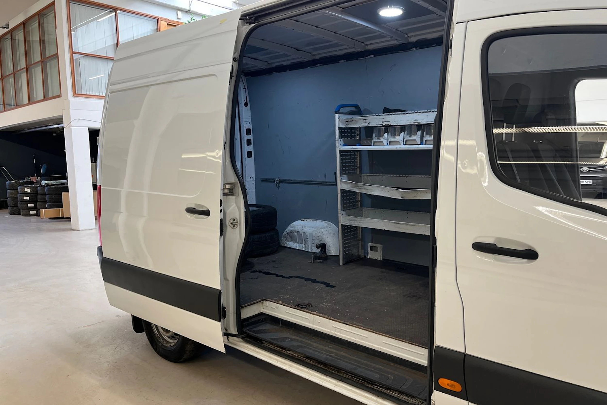 valkoinen Mercedes-Benz Sprinter 2020 kuva 15.