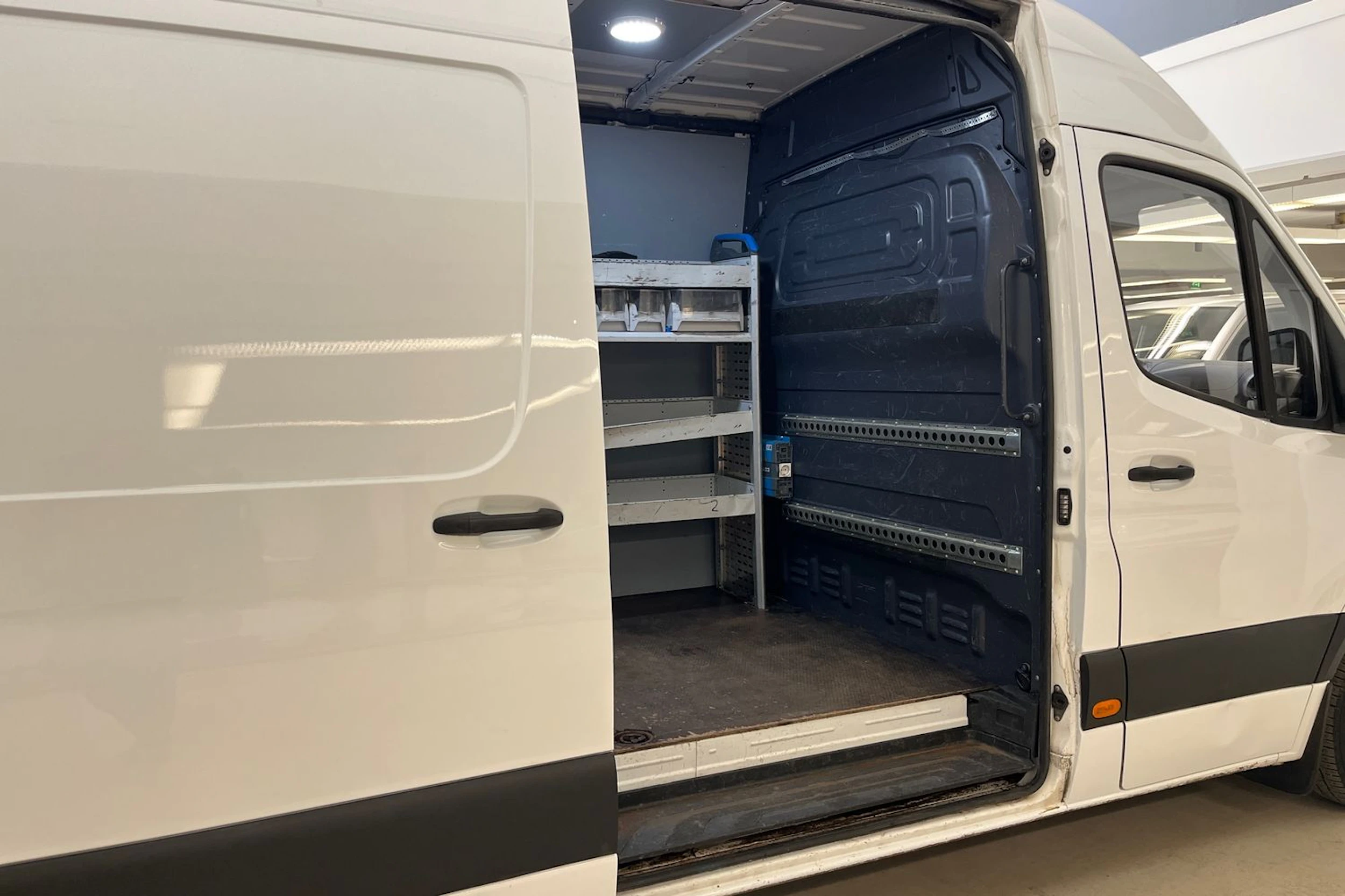 valkoinen Mercedes-Benz Sprinter 2020 kuva 16.