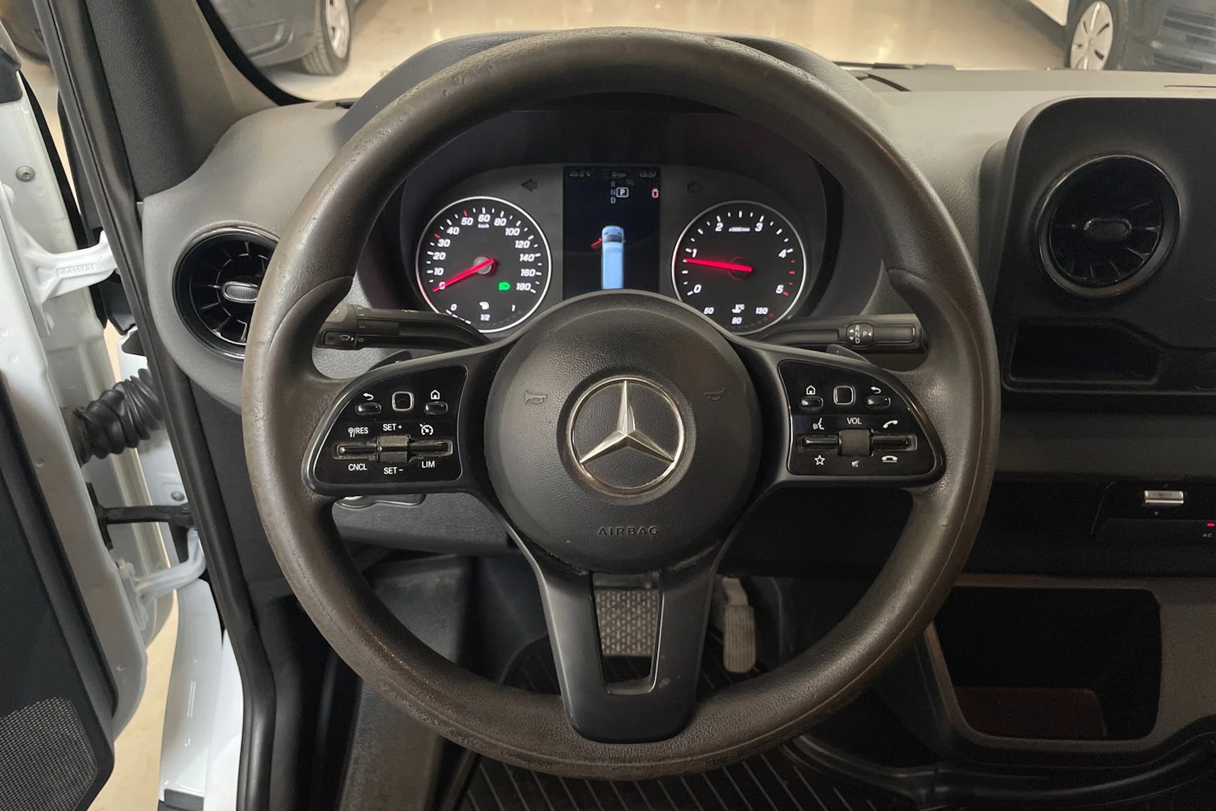 valkoinen Mercedes-Benz Sprinter 2020 kuva 21.