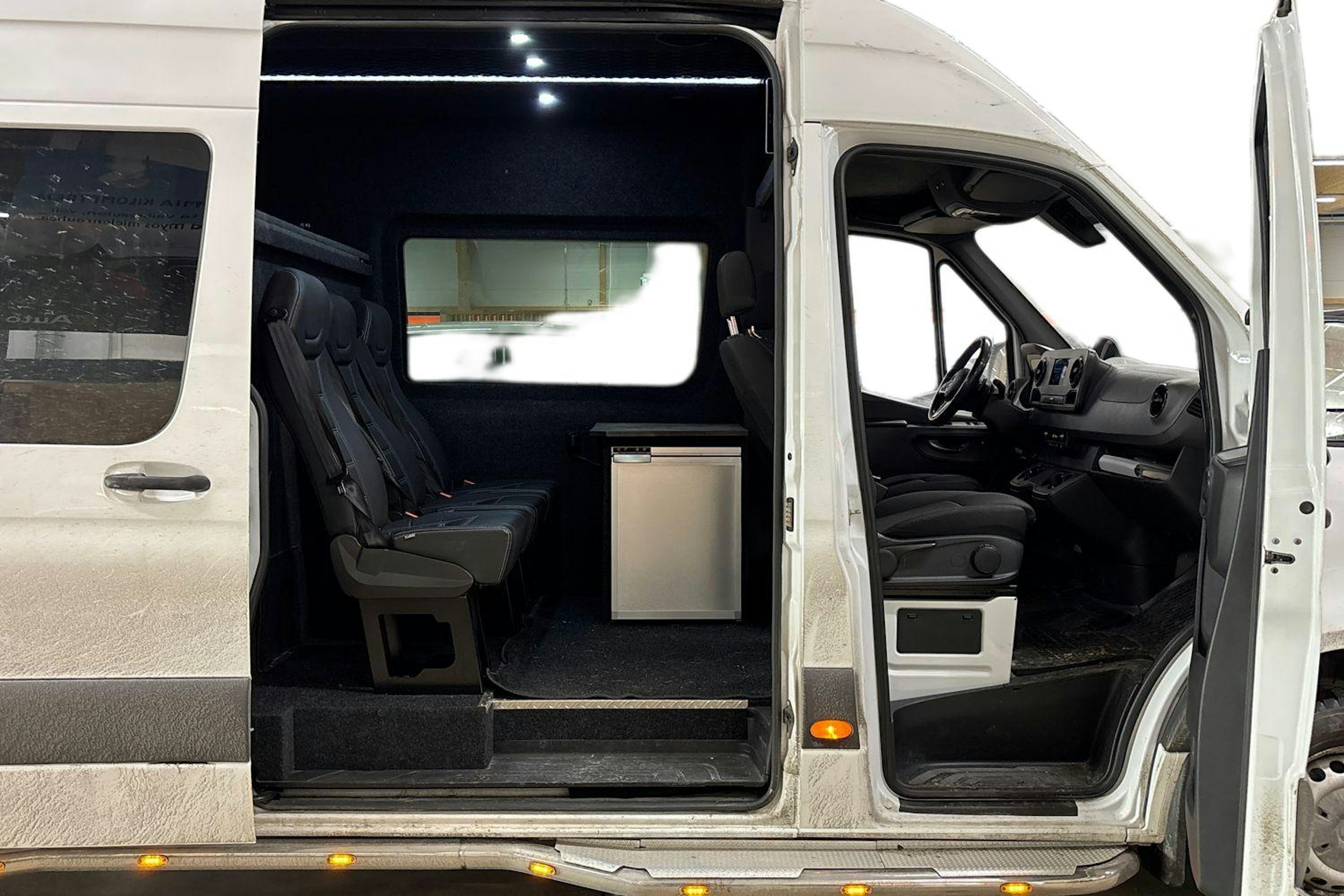 valkoinen Mercedes-Benz Sprinter 2020 kuva 3.