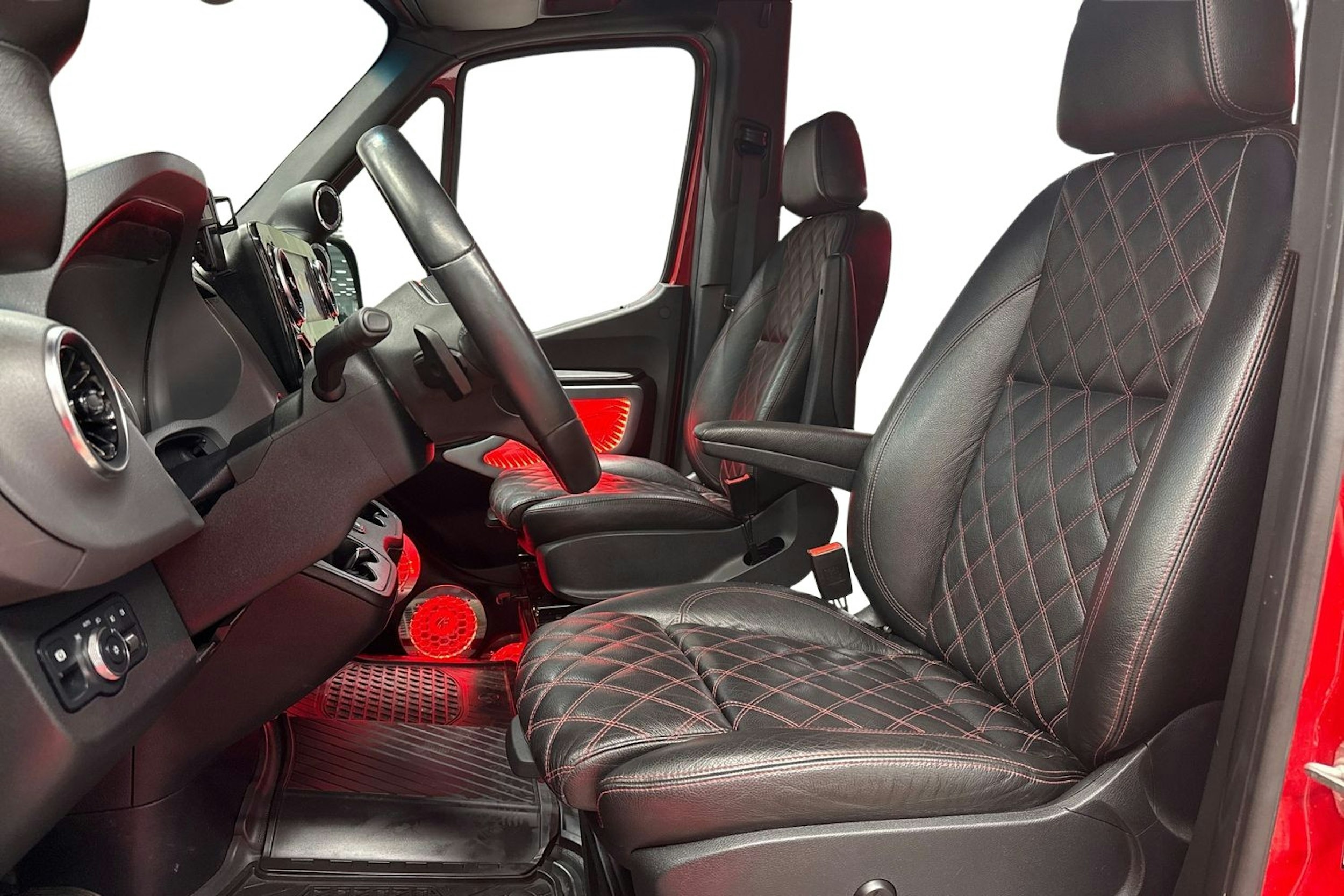 punainen Mercedes-Benz Sprinter 2020 kuva 7.