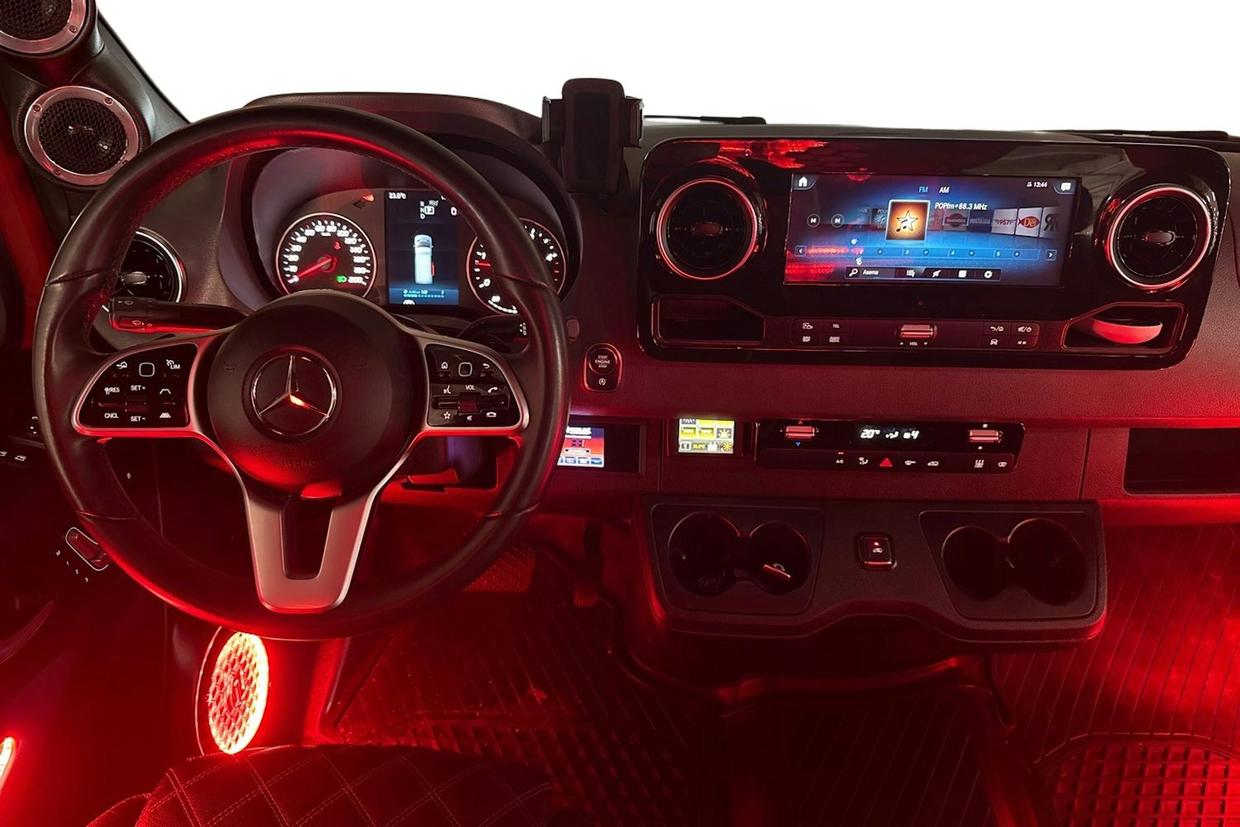 punainen Mercedes-Benz Sprinter 2020 kuva 9.