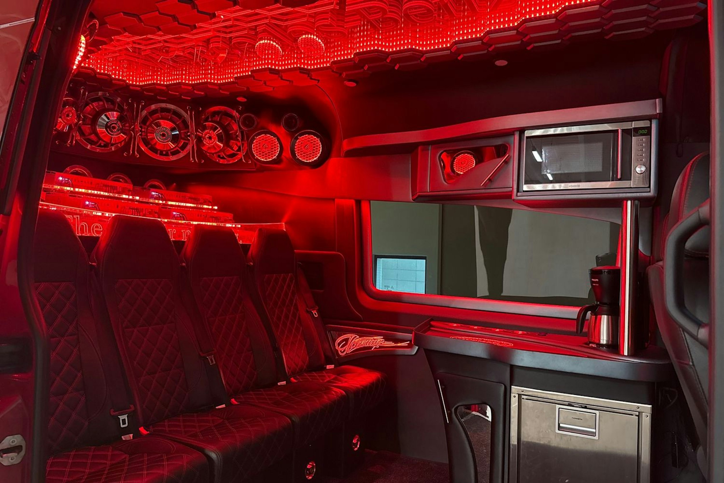 punainen Mercedes-Benz Sprinter 2020 kuva 13.