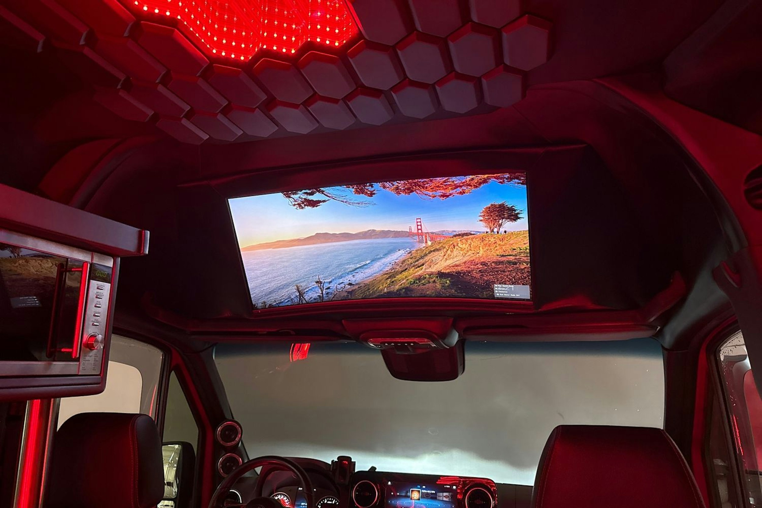 punainen Mercedes-Benz Sprinter 2020 kuva 21.