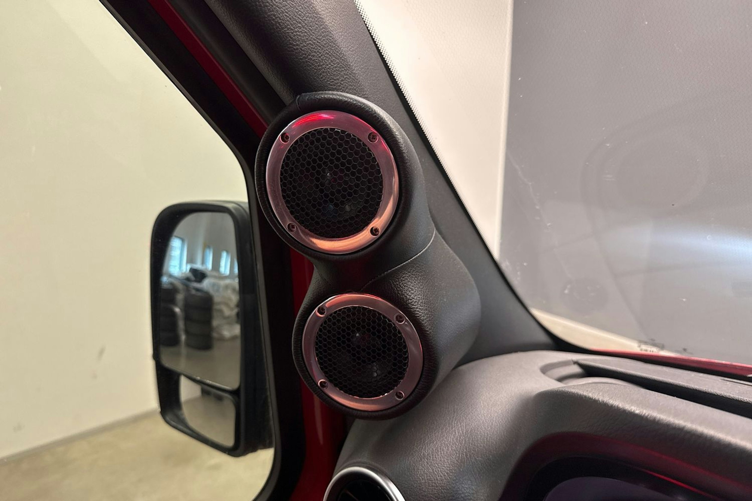 punainen Mercedes-Benz Sprinter 2020 kuva 24.
