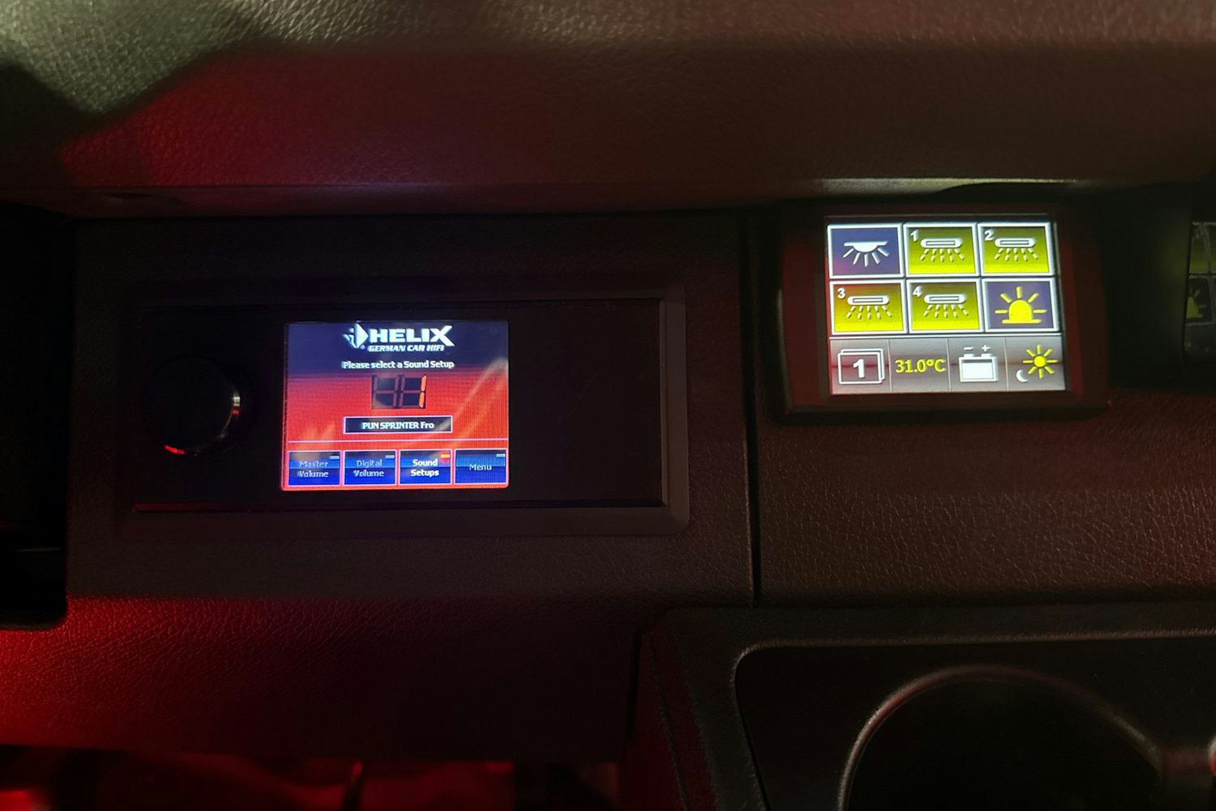 punainen Mercedes-Benz Sprinter 2020 kuva 27.
