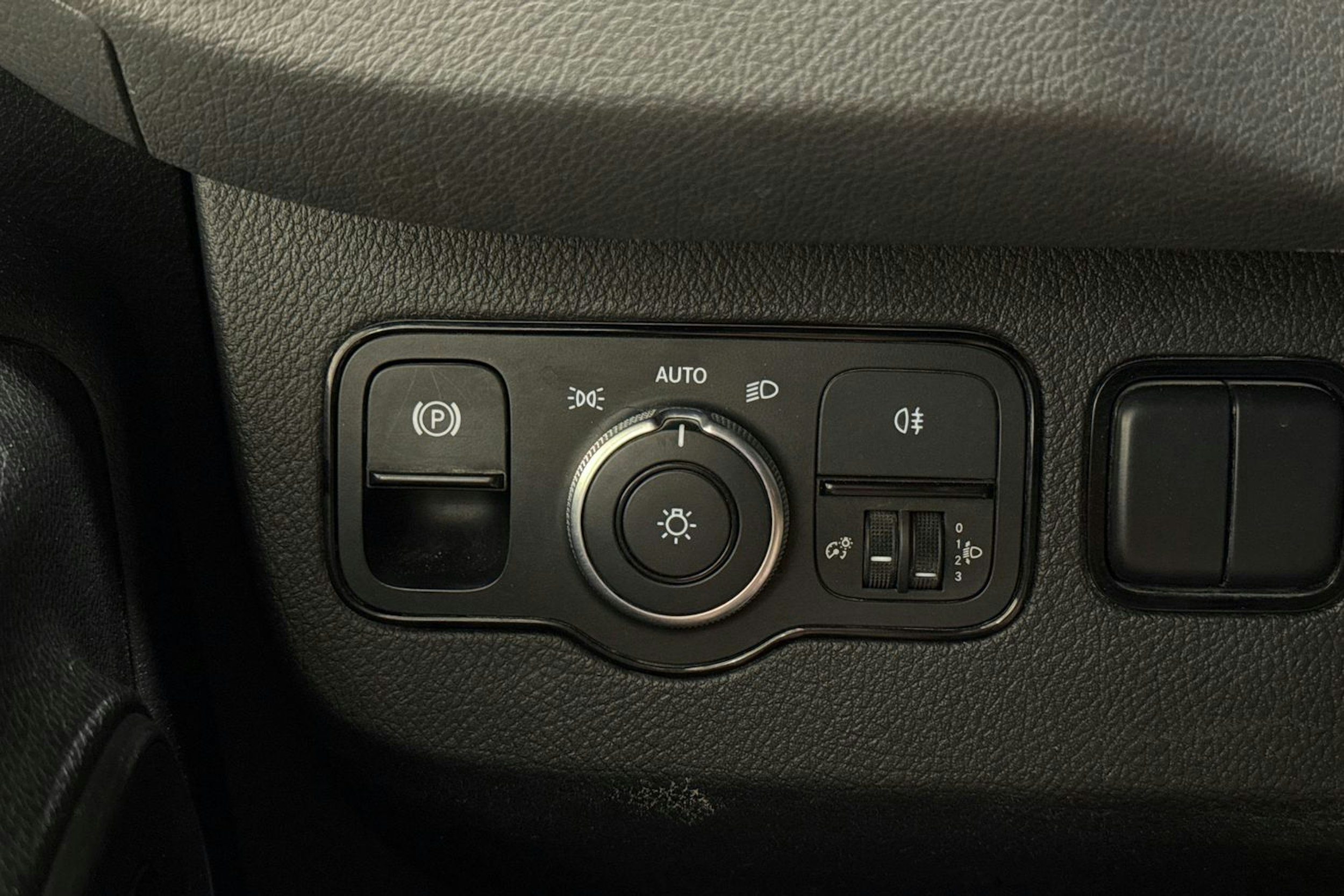 Valkoinen Mercedes-Benz SPRINTER 2020 kuva 29.