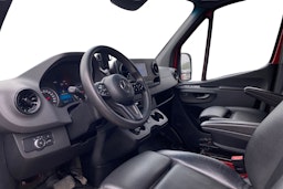 punainen Mercedes-Benz Sprinter 2020 kuva 3.