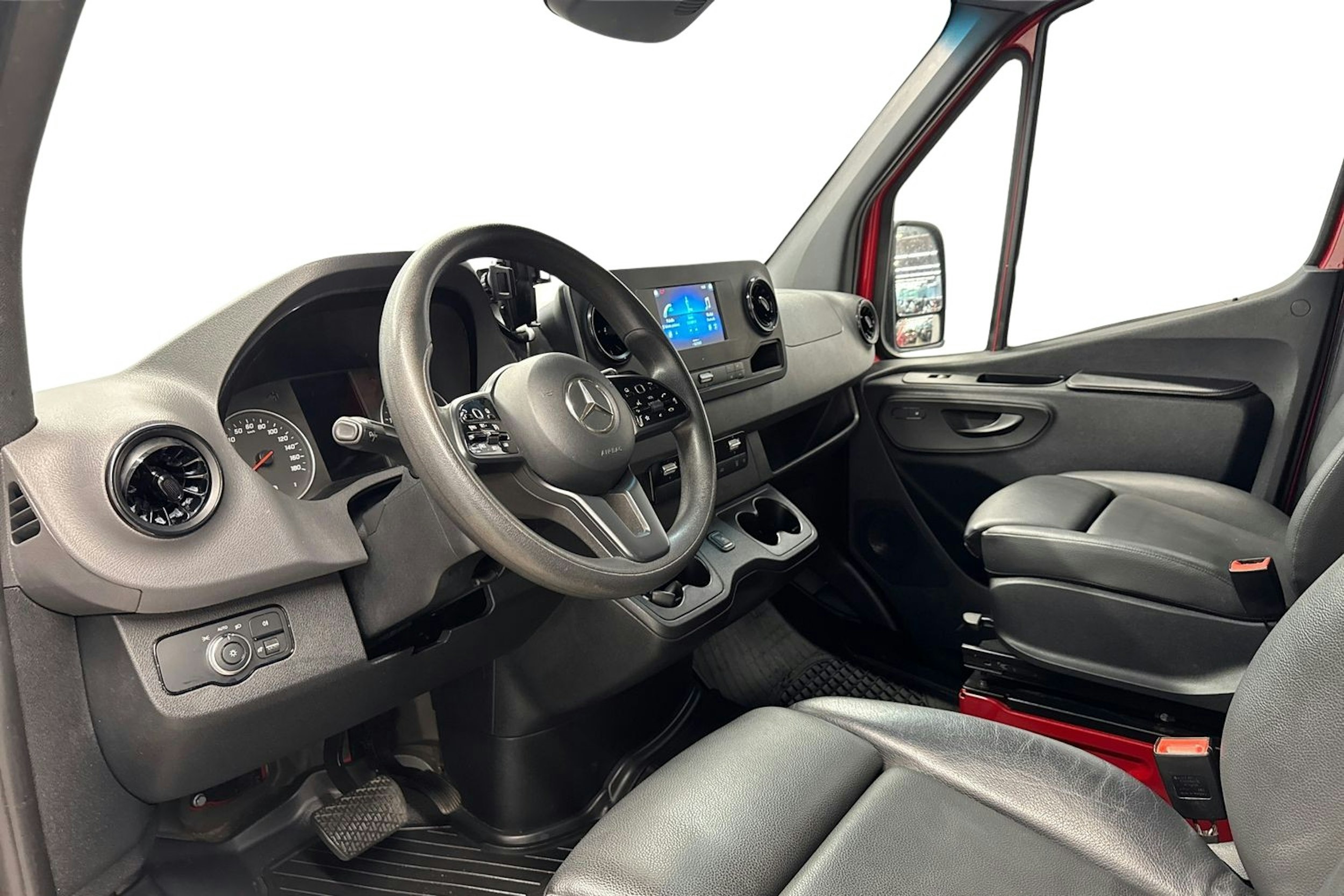punainen Mercedes-Benz Sprinter 2020 kuva 7.
