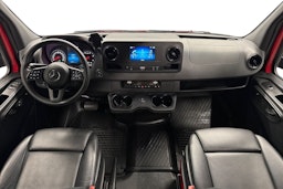 punainen Mercedes-Benz Sprinter 2020 kuva 10.
