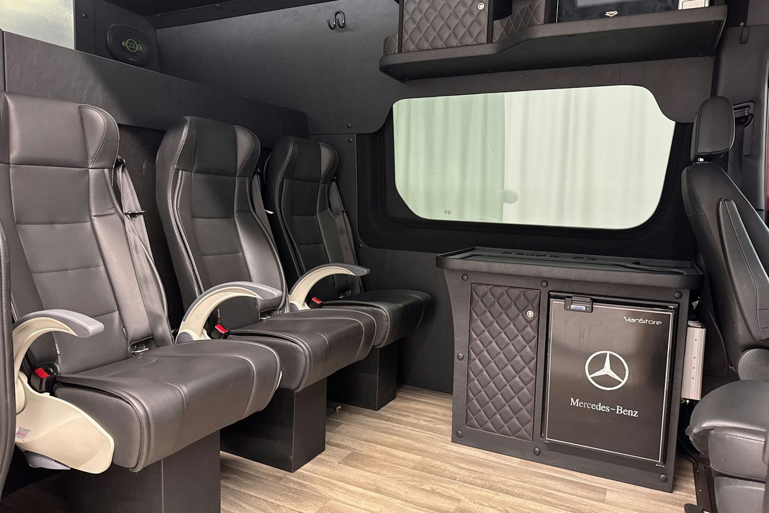 punainen Mercedes-Benz Sprinter 2020 kuva 14.