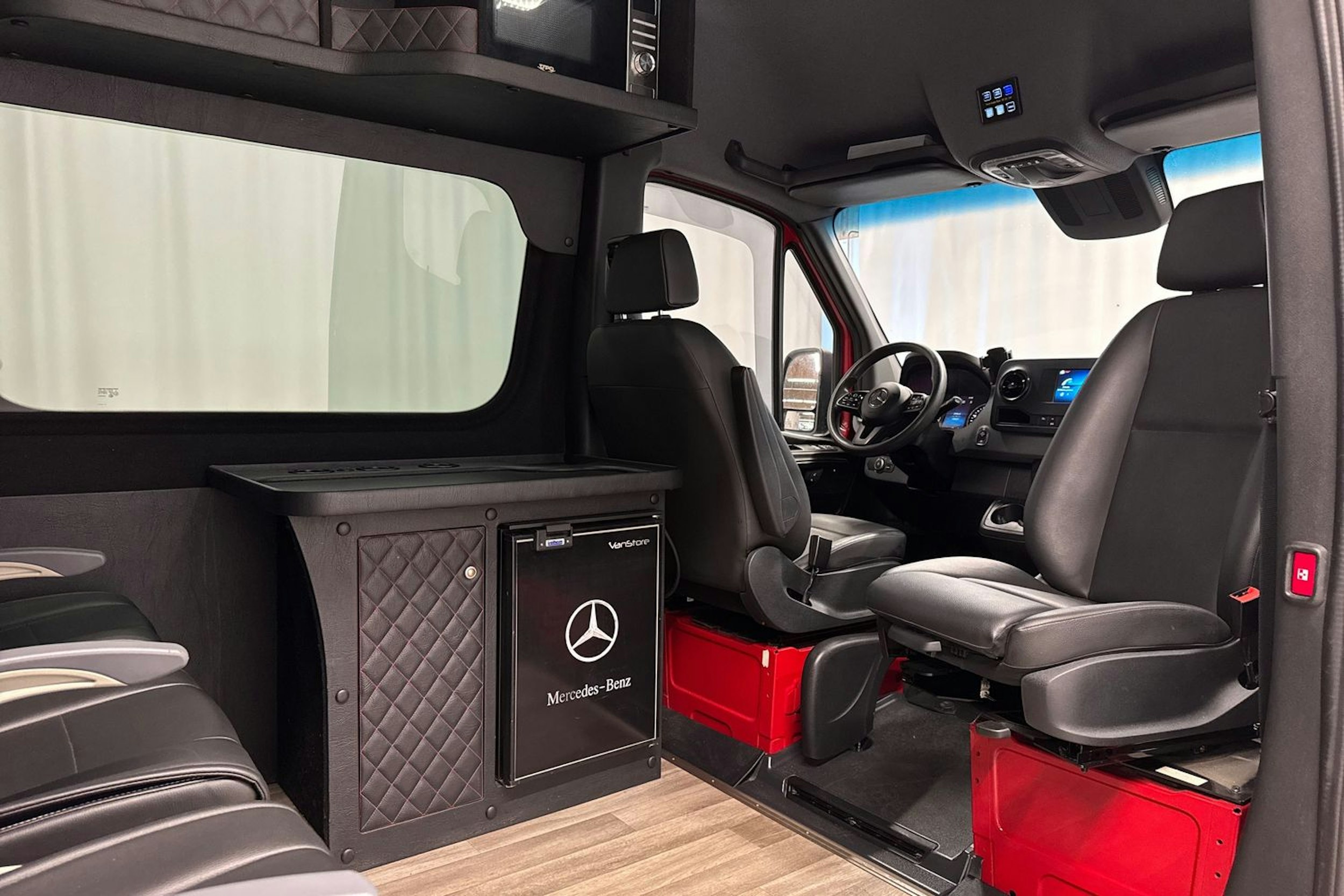 punainen Mercedes-Benz Sprinter 2020 kuva 15.