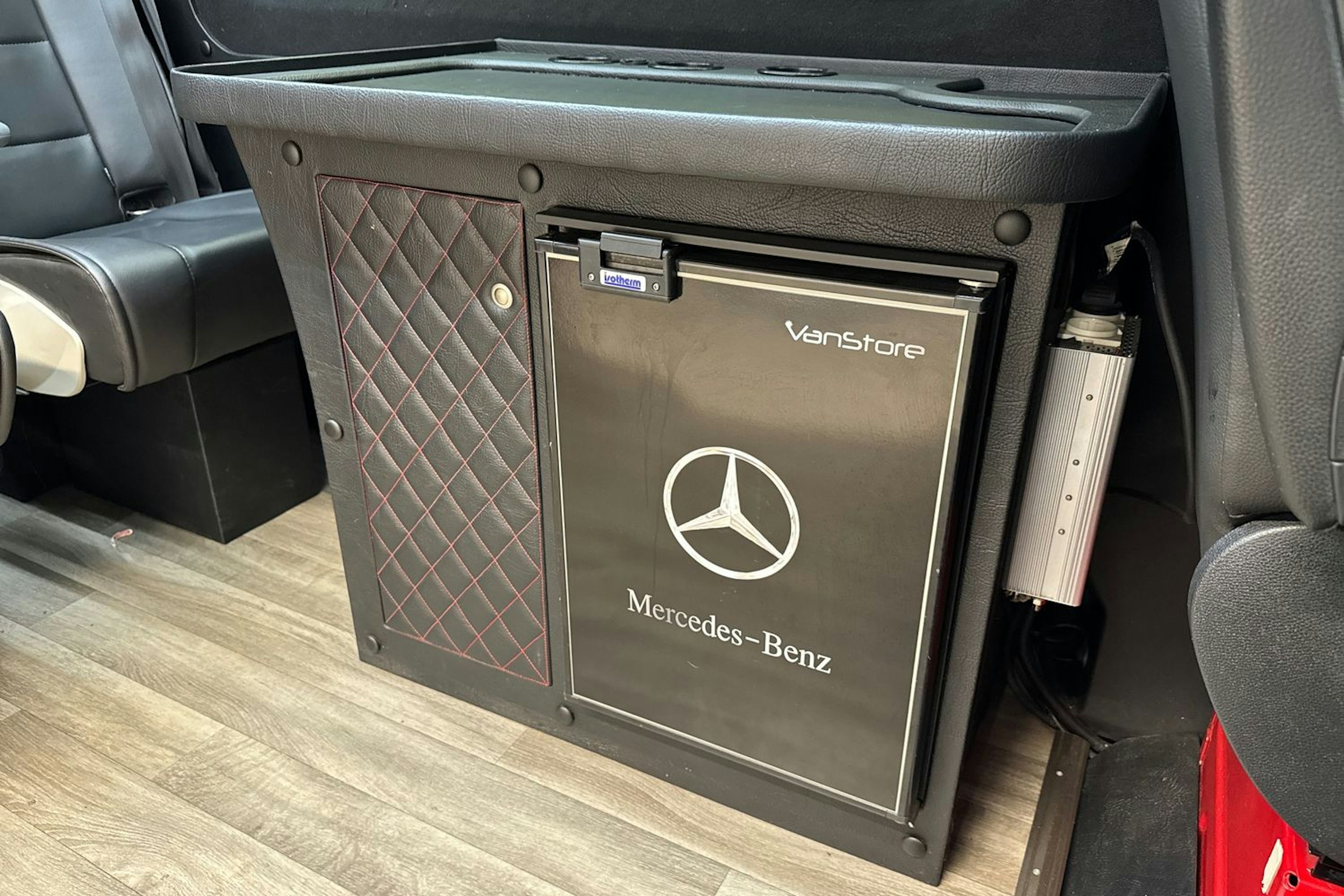 punainen Mercedes-Benz Sprinter 2020 kuva 17.