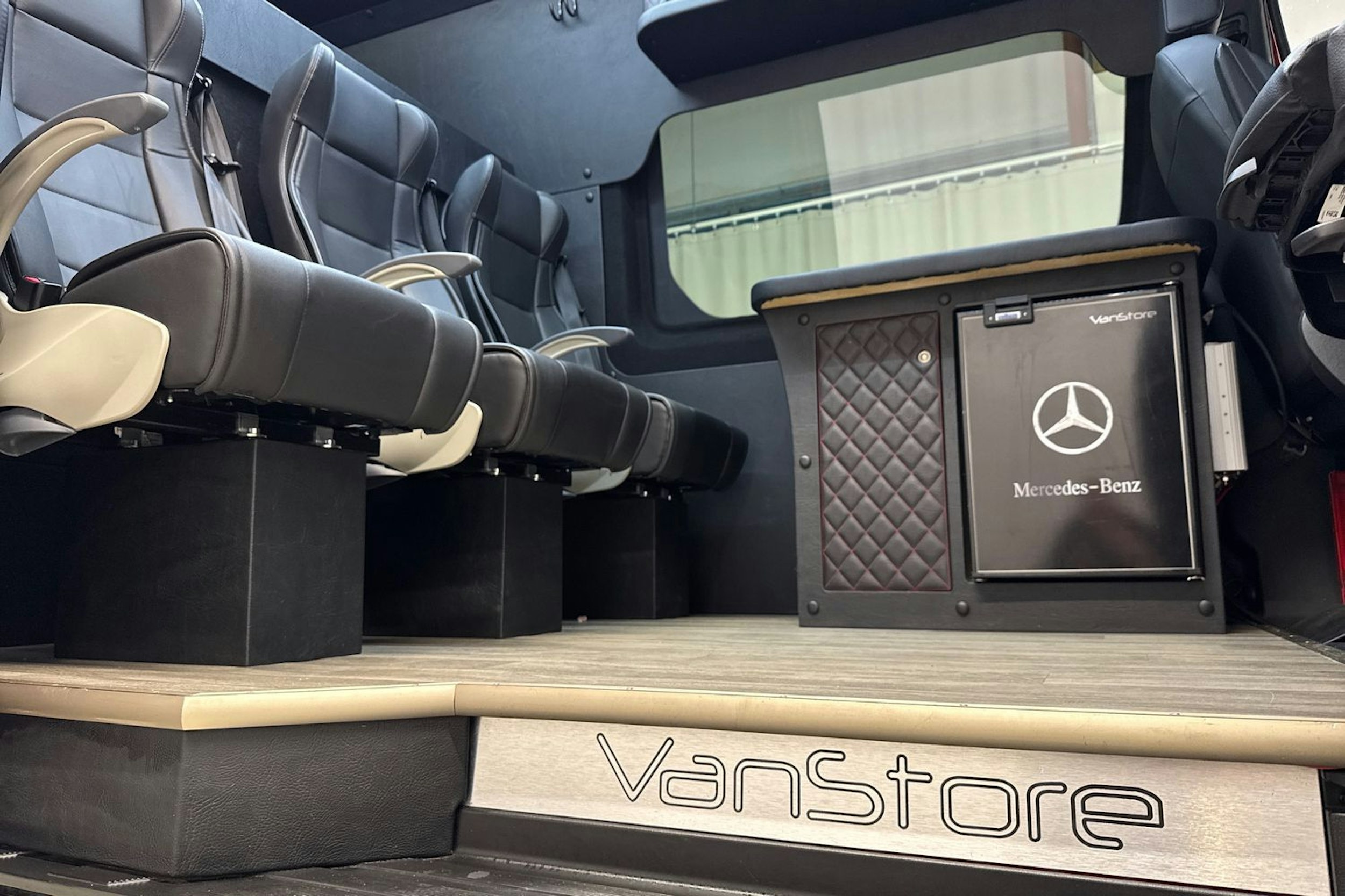 punainen Mercedes-Benz Sprinter 2020 kuva 18.