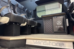 punainen Mercedes-Benz Sprinter 2020 kuva 18.
