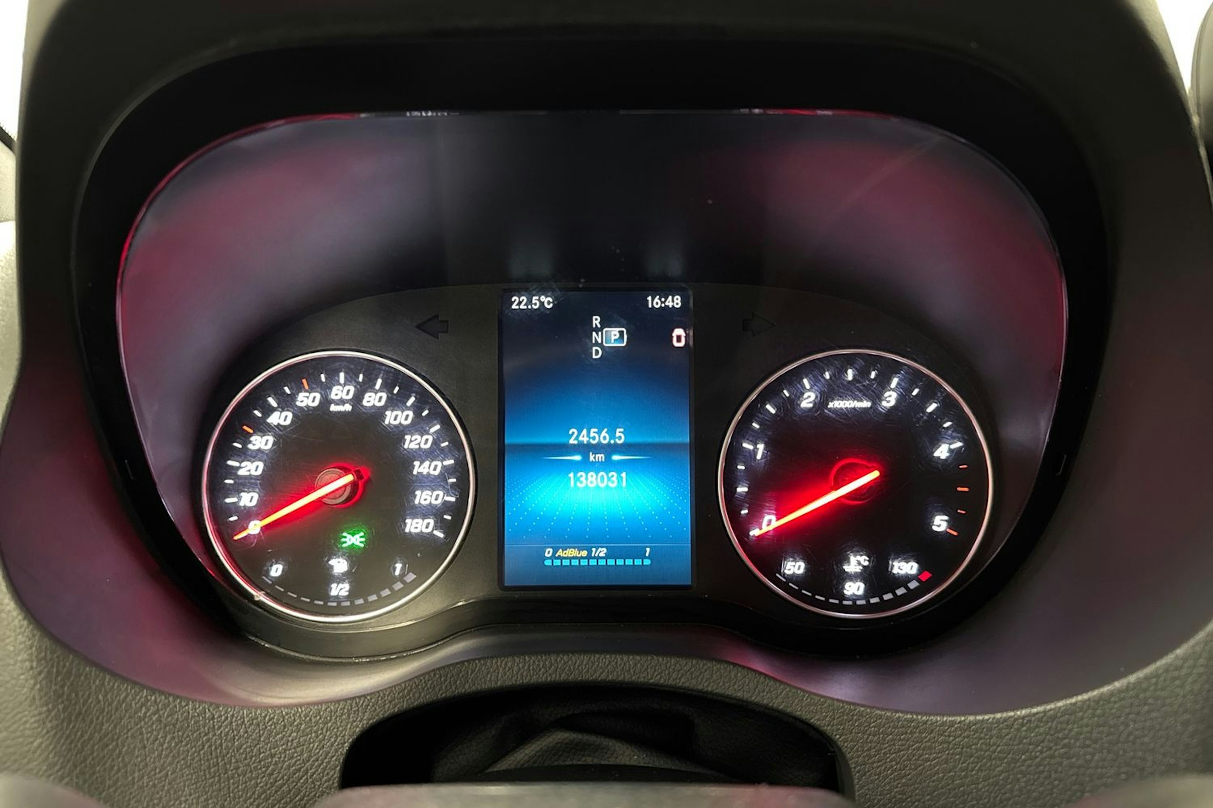 punainen Mercedes-Benz Sprinter 2020 kuva 19.