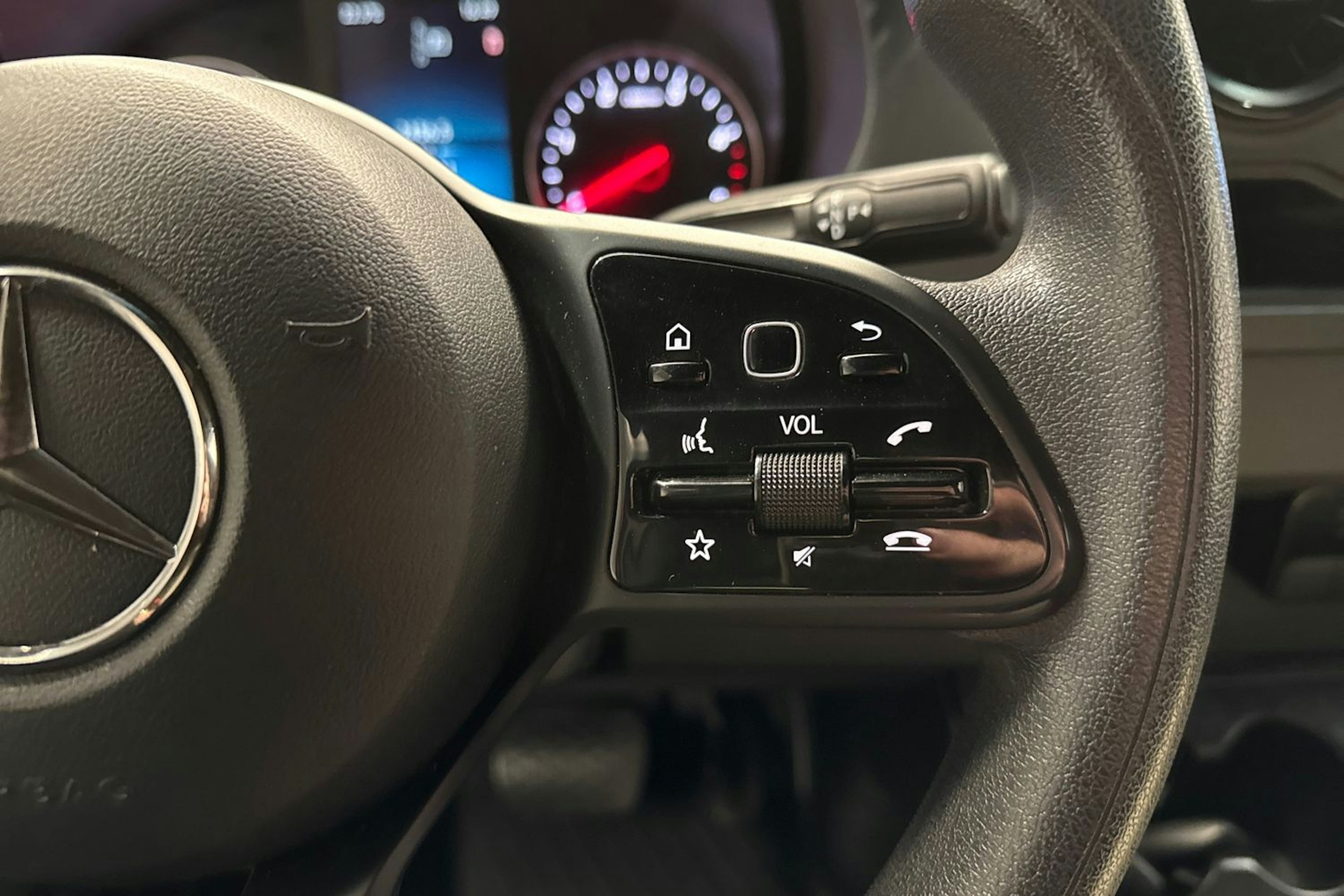 punainen Mercedes-Benz Sprinter 2020 kuva 21.