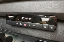 punainen Mercedes-Benz Sprinter 2020 kuva 26.