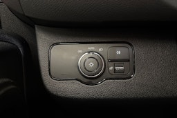 punainen Mercedes-Benz Sprinter 2020 kuva 28.