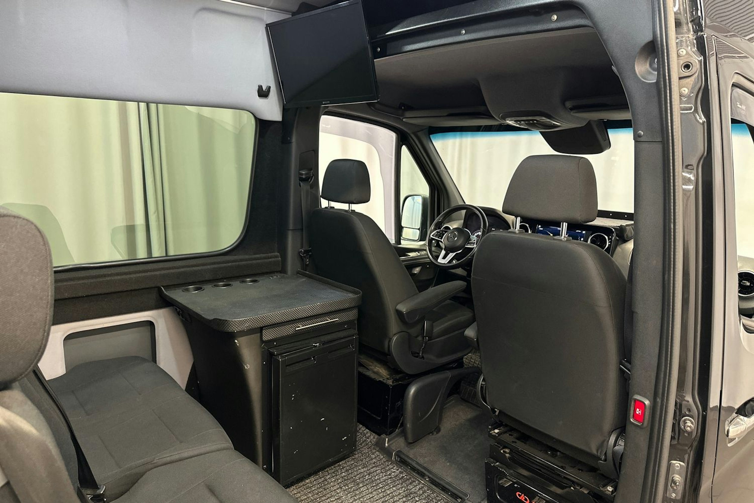 musta Mercedes-Benz Sprinter 2020 kuva 10.