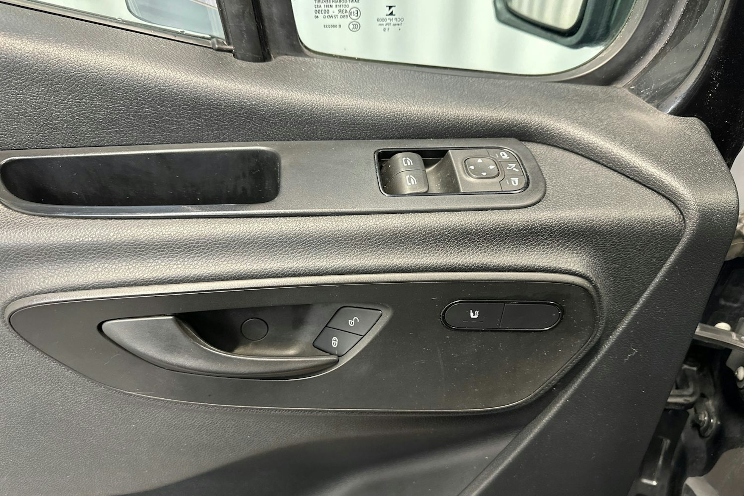 musta Mercedes-Benz Sprinter 2020 kuva 12.
