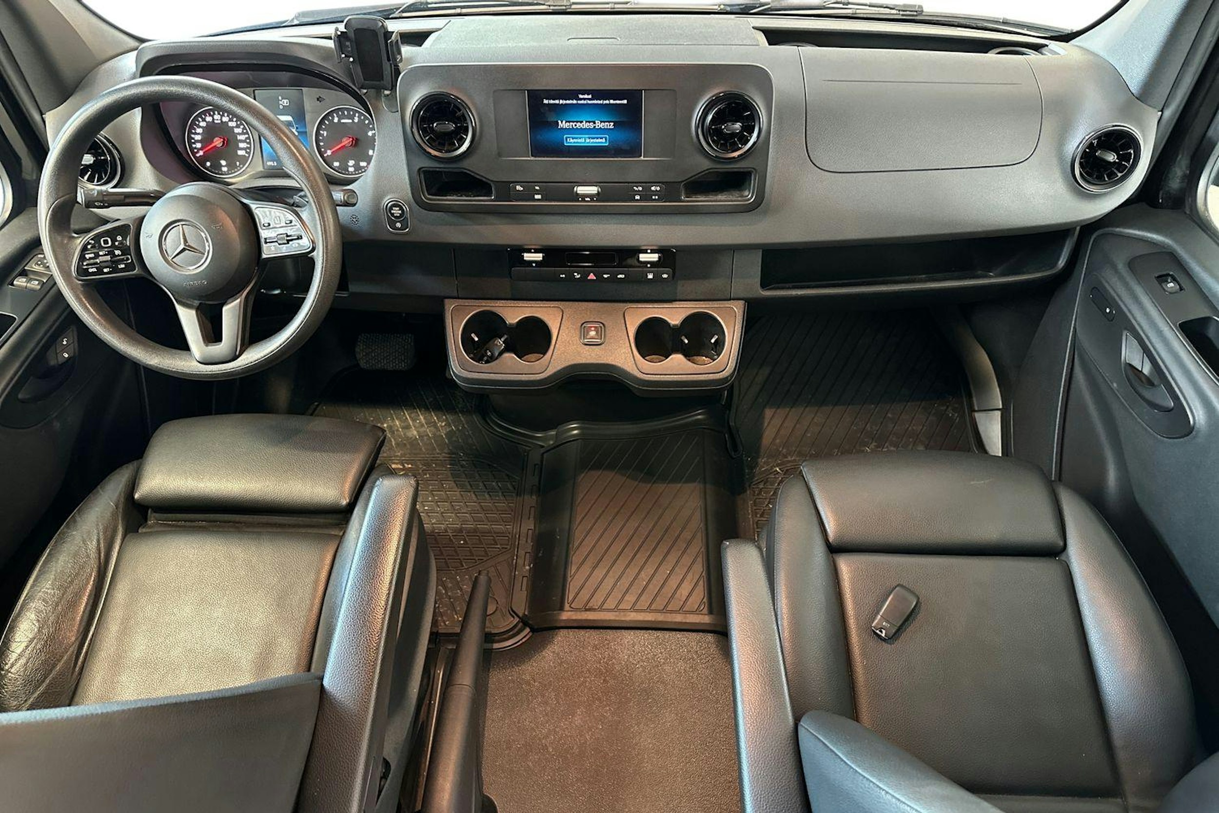 musta Mercedes-Benz Sprinter 2020 kuva 9.
