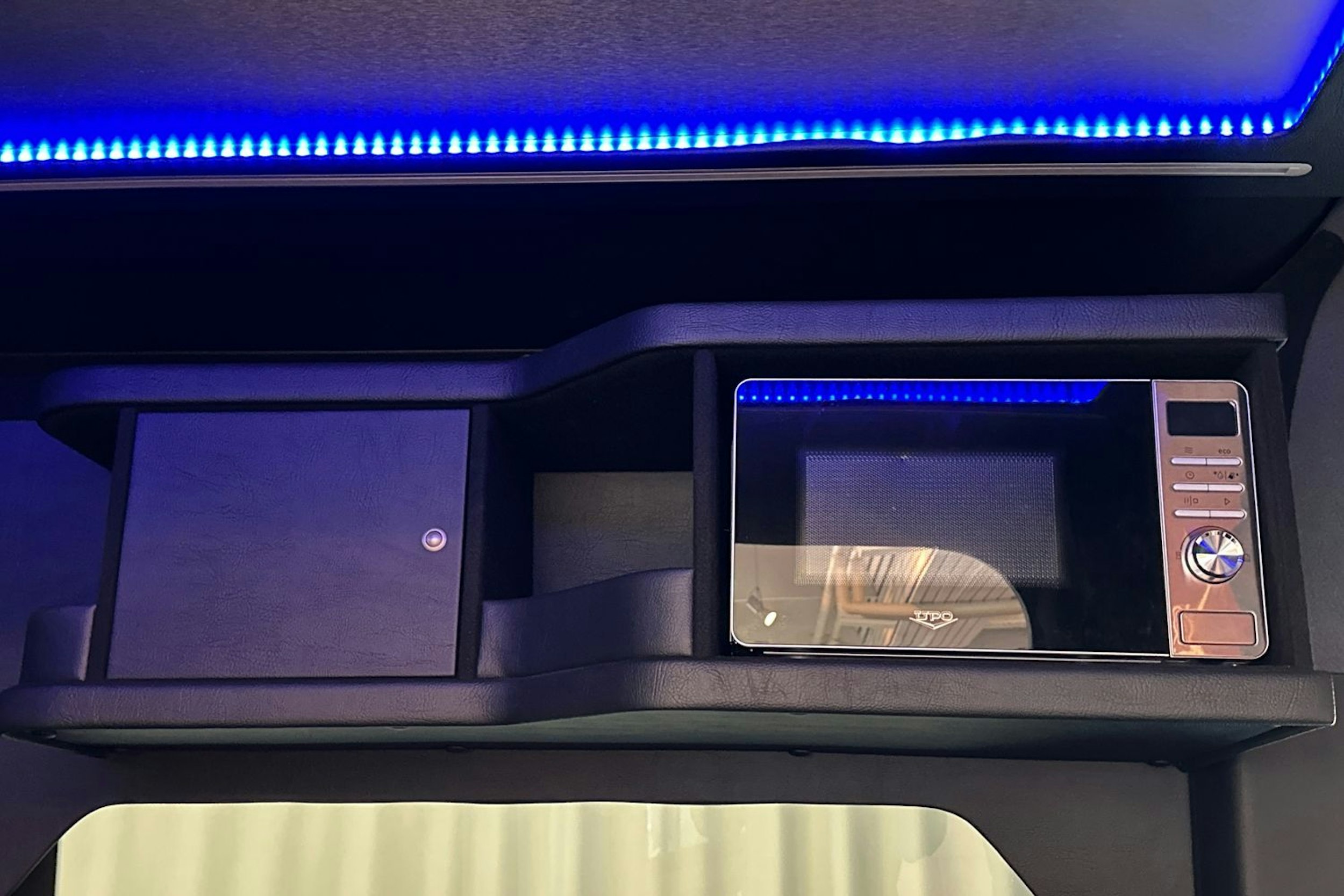musta Mercedes-Benz Sprinter 2020 kuva 13.