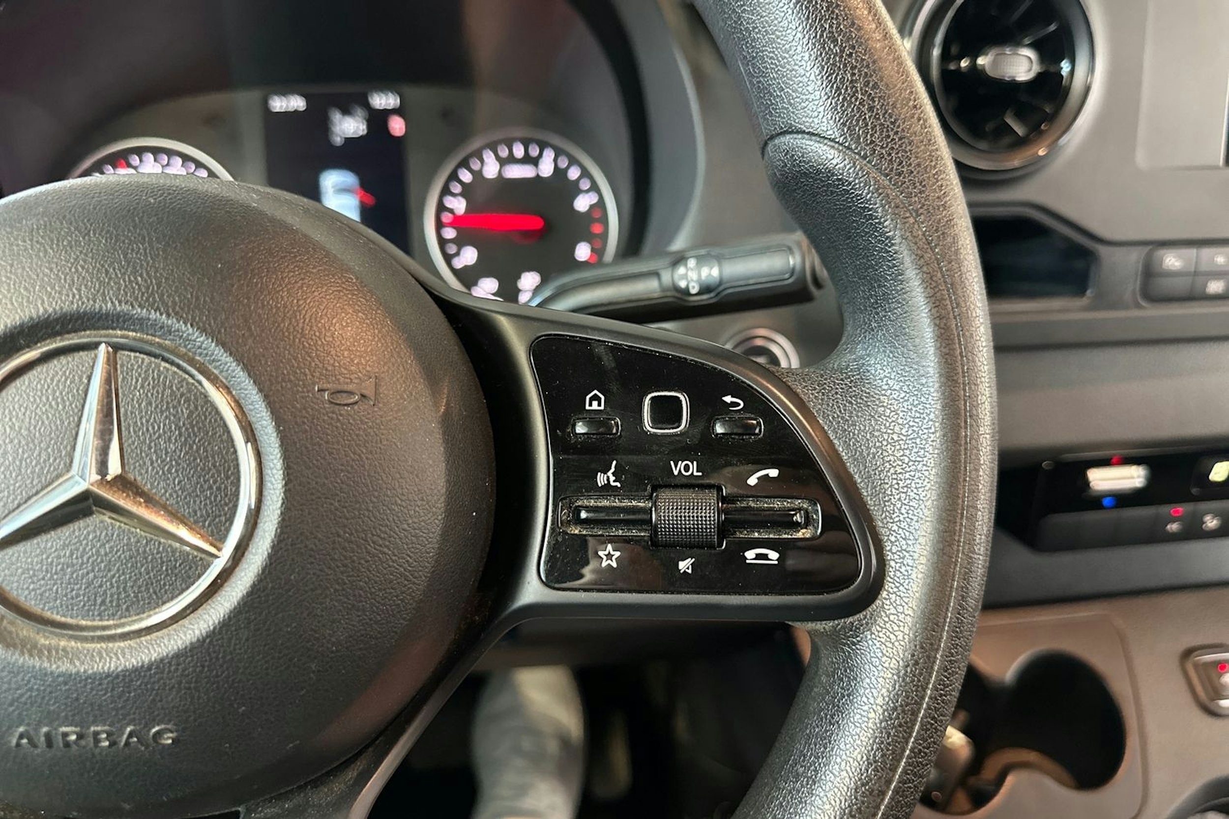 musta Mercedes-Benz Sprinter 2020 kuva 18.