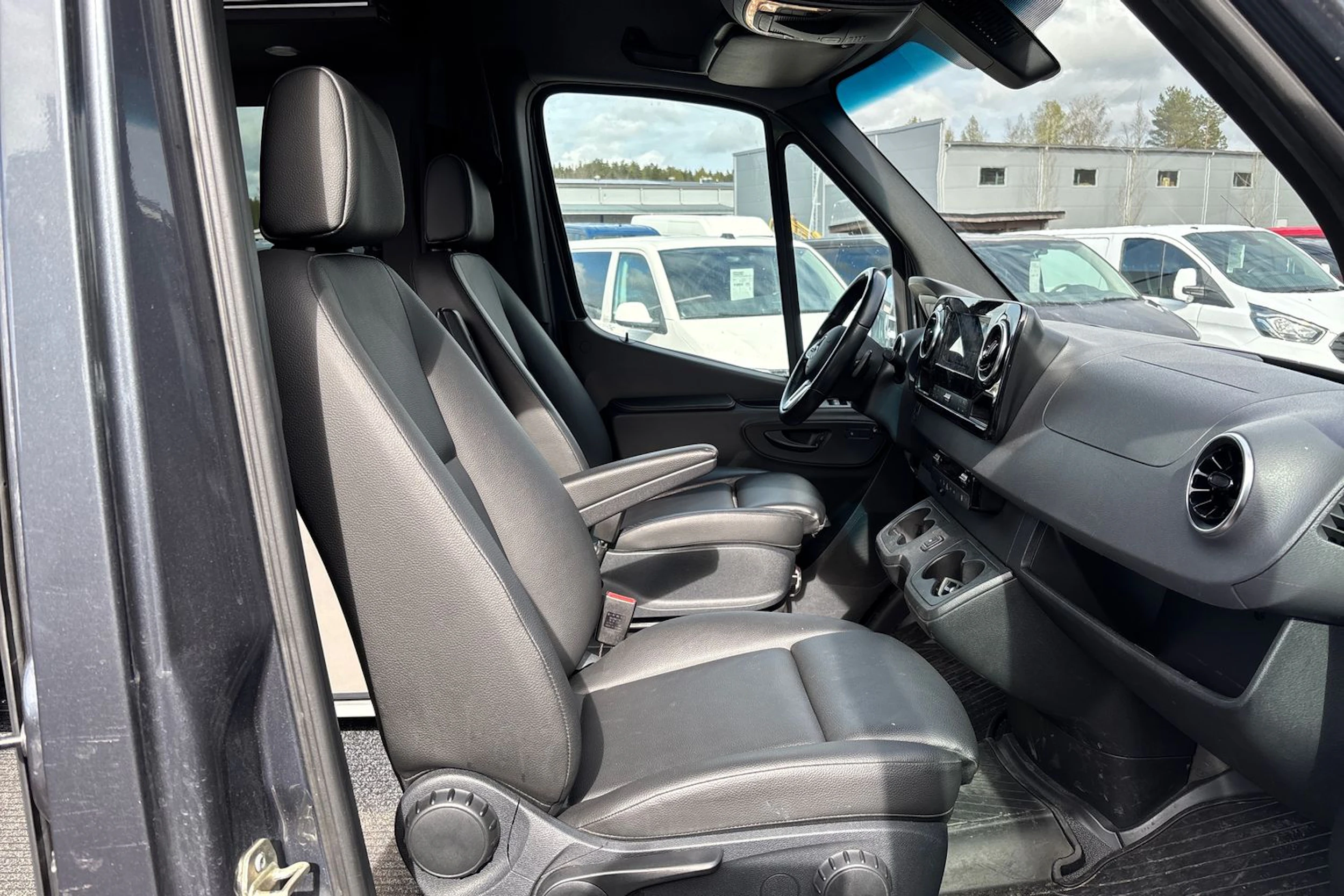 harmaa Mercedes-Benz Sprinter 2020 kuva 13.