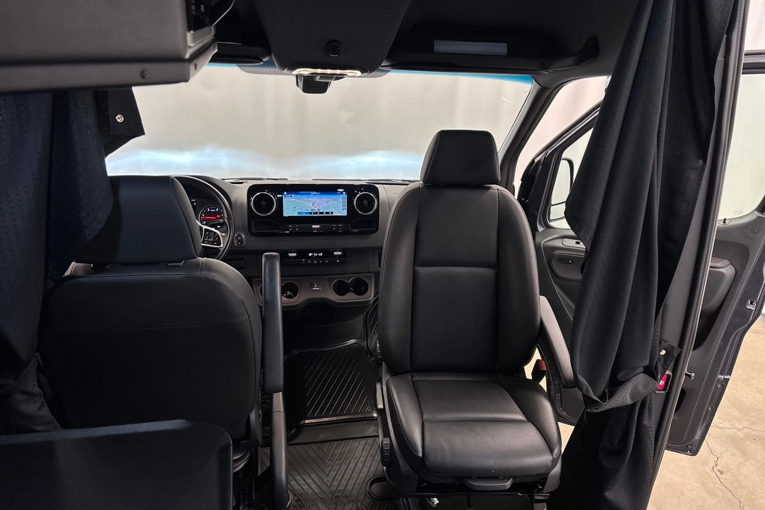 harmaa Mercedes-Benz Sprinter 2020 kuva 21.