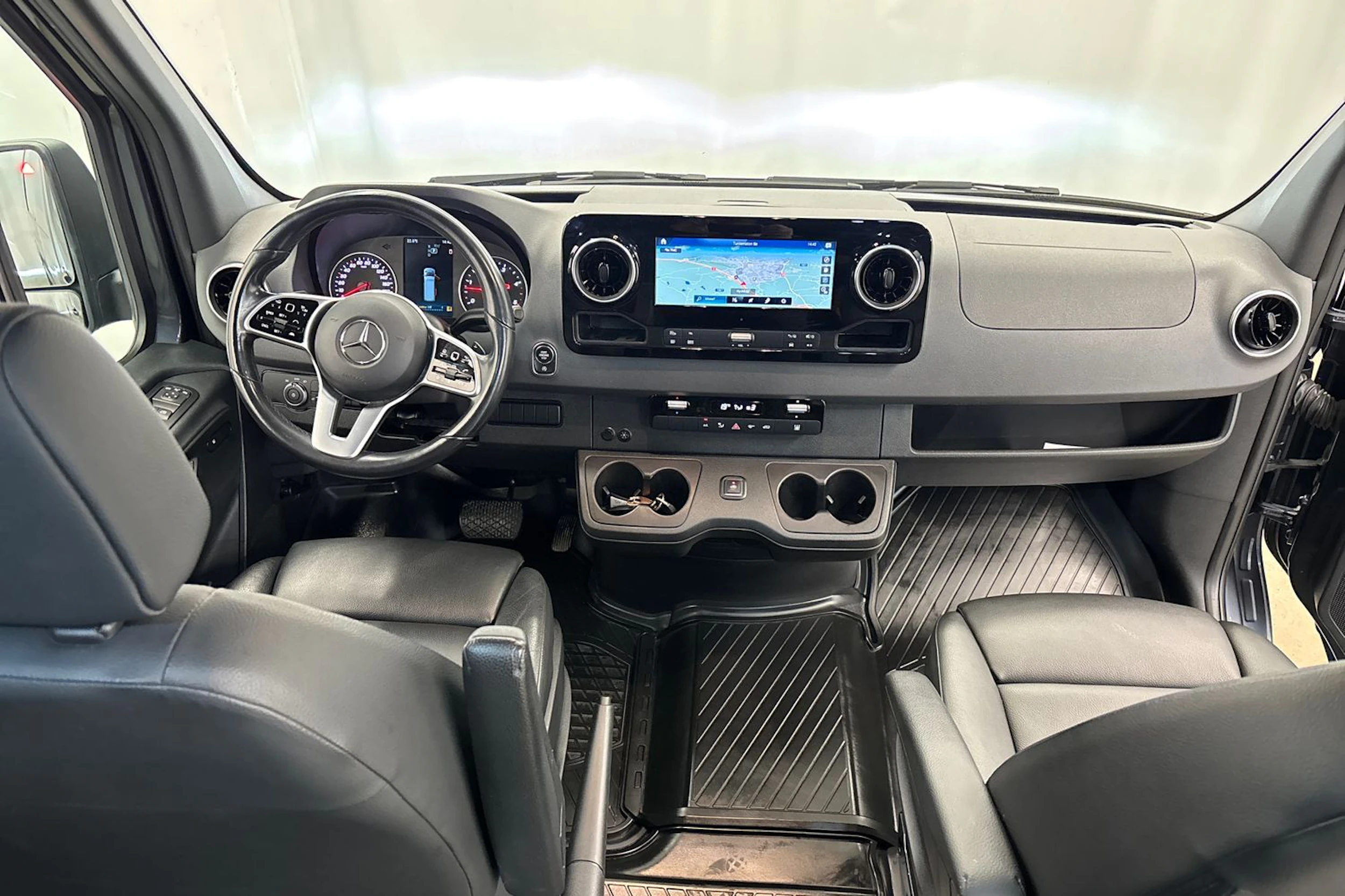 harmaa Mercedes-Benz Sprinter 2020 kuva 22.