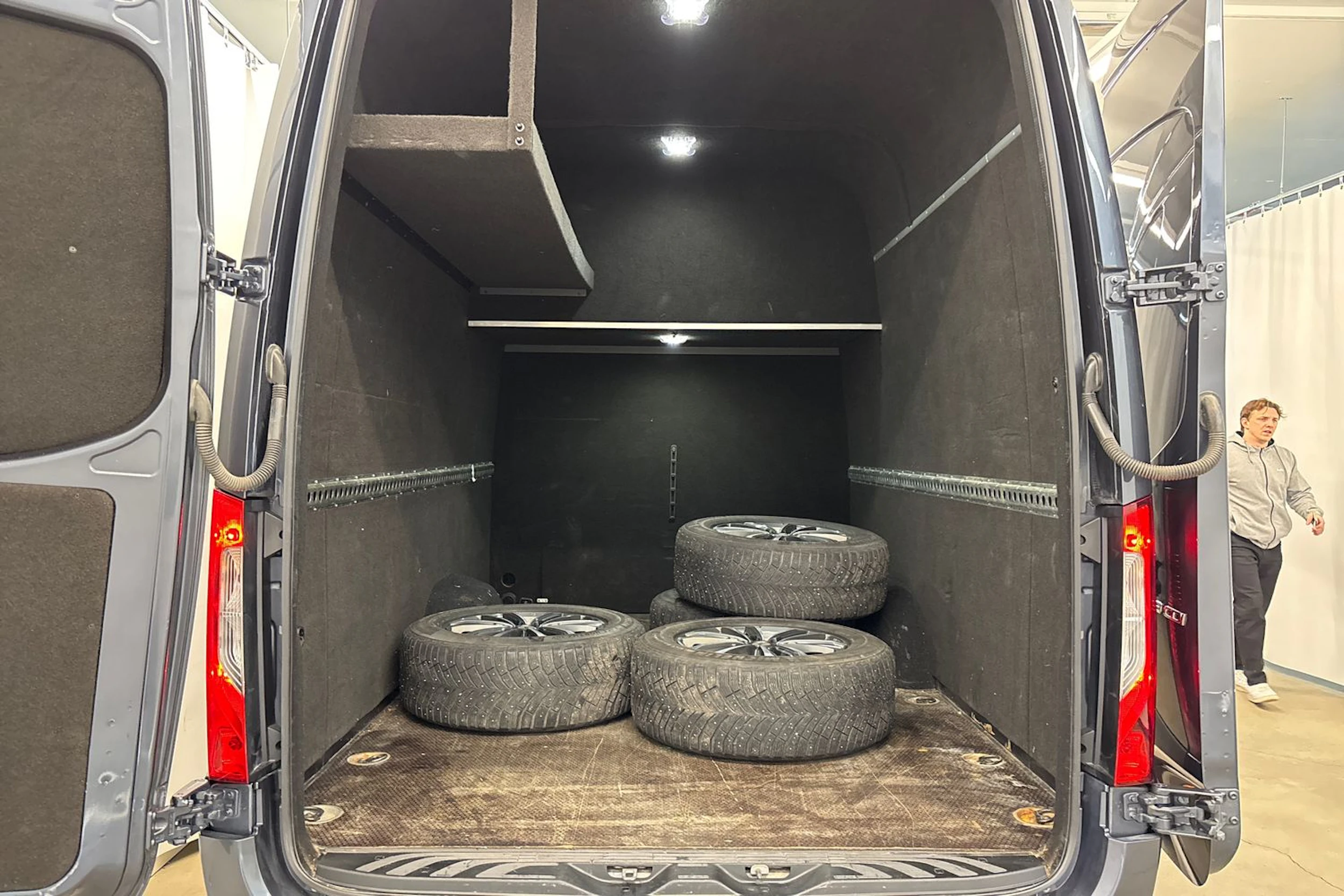 harmaa Mercedes-Benz Sprinter 2020 kuva 34.