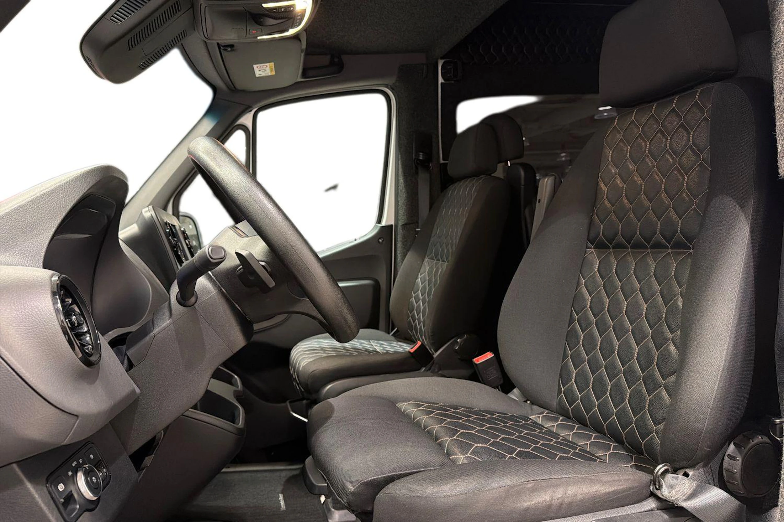 valkoinen Mercedes-Benz Sprinter 2020 kuva 11.