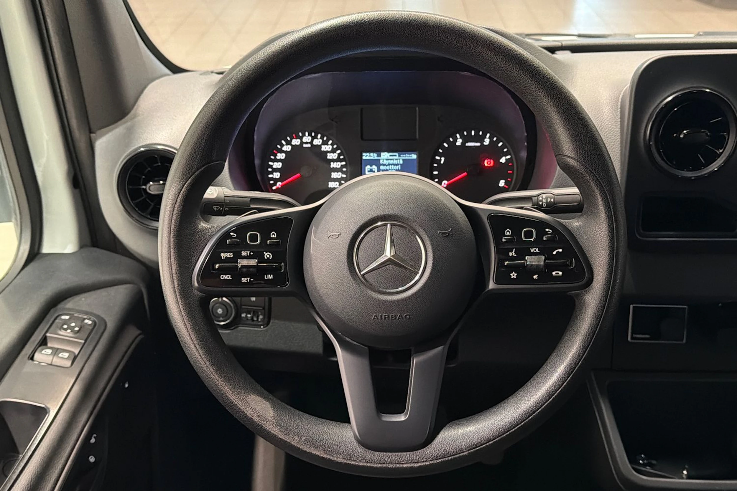 valkoinen Mercedes-Benz Sprinter 2020 kuva 15.