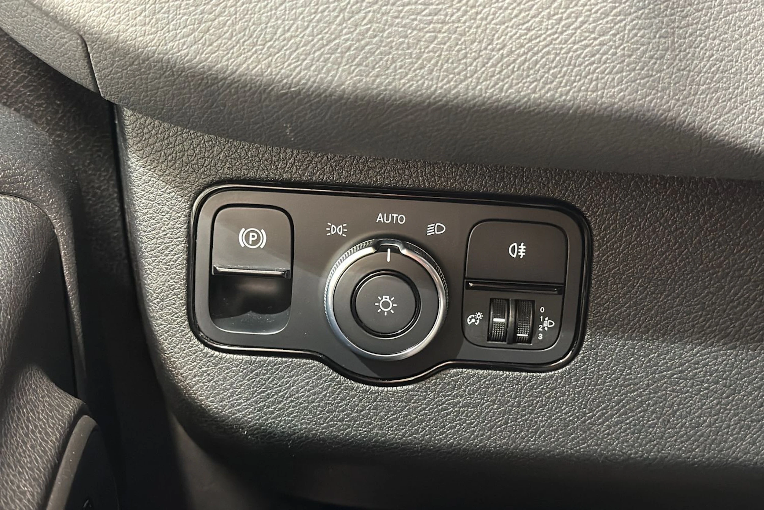 valkoinen Mercedes-Benz Sprinter 2020 kuva 20.