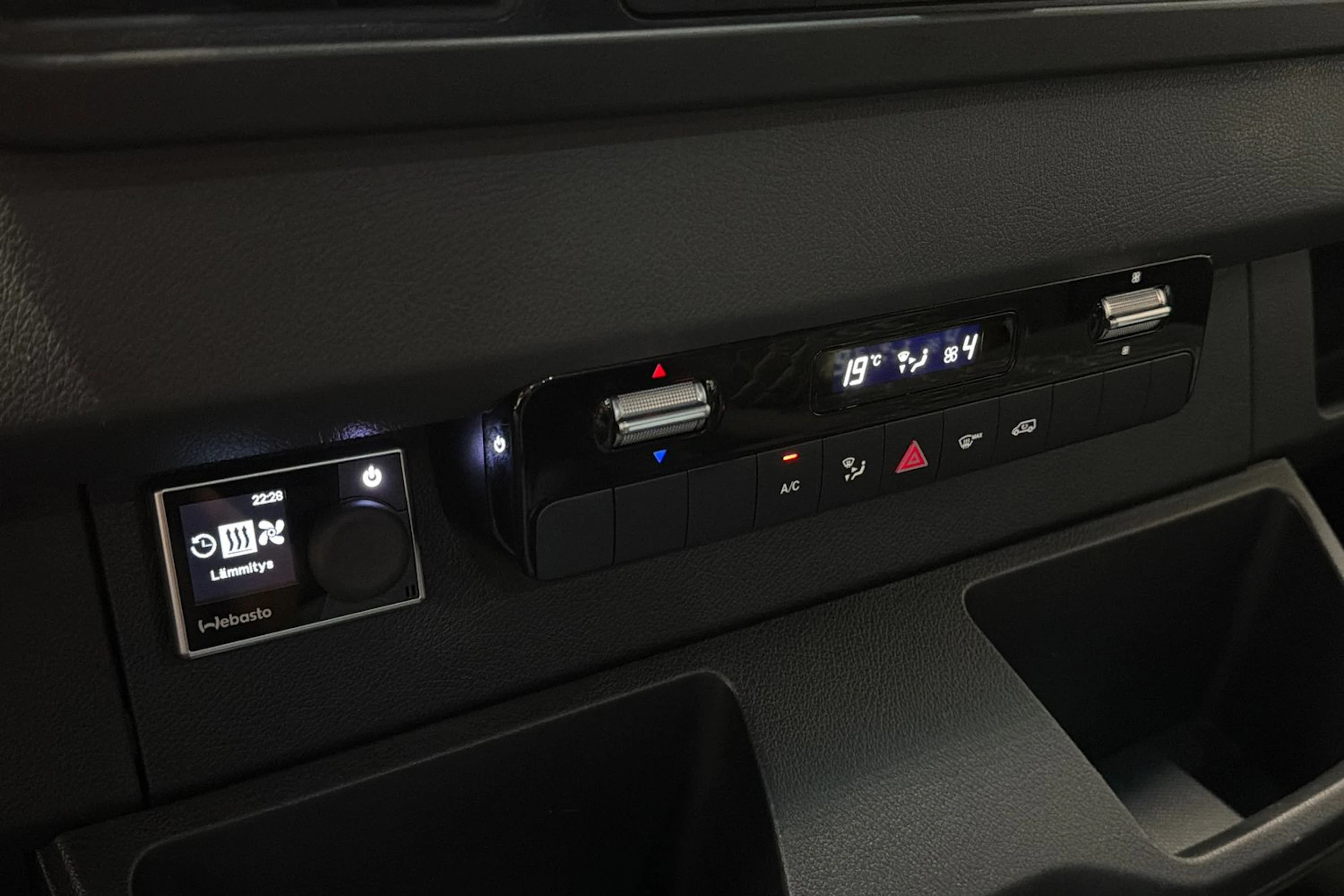 valkoinen Mercedes-Benz Sprinter 2020 kuva 22.
