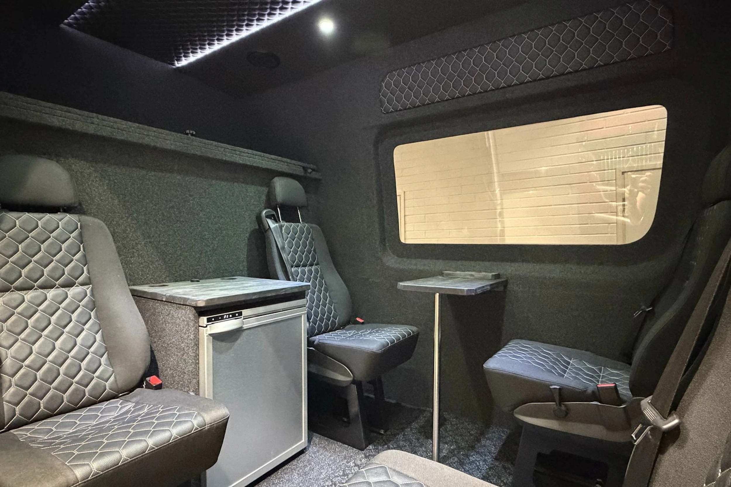 valkoinen Mercedes-Benz Sprinter 2020 kuva 27.