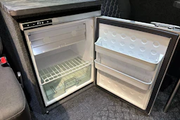 valkoinen Mercedes-Benz Sprinter 2020 kuva 30.