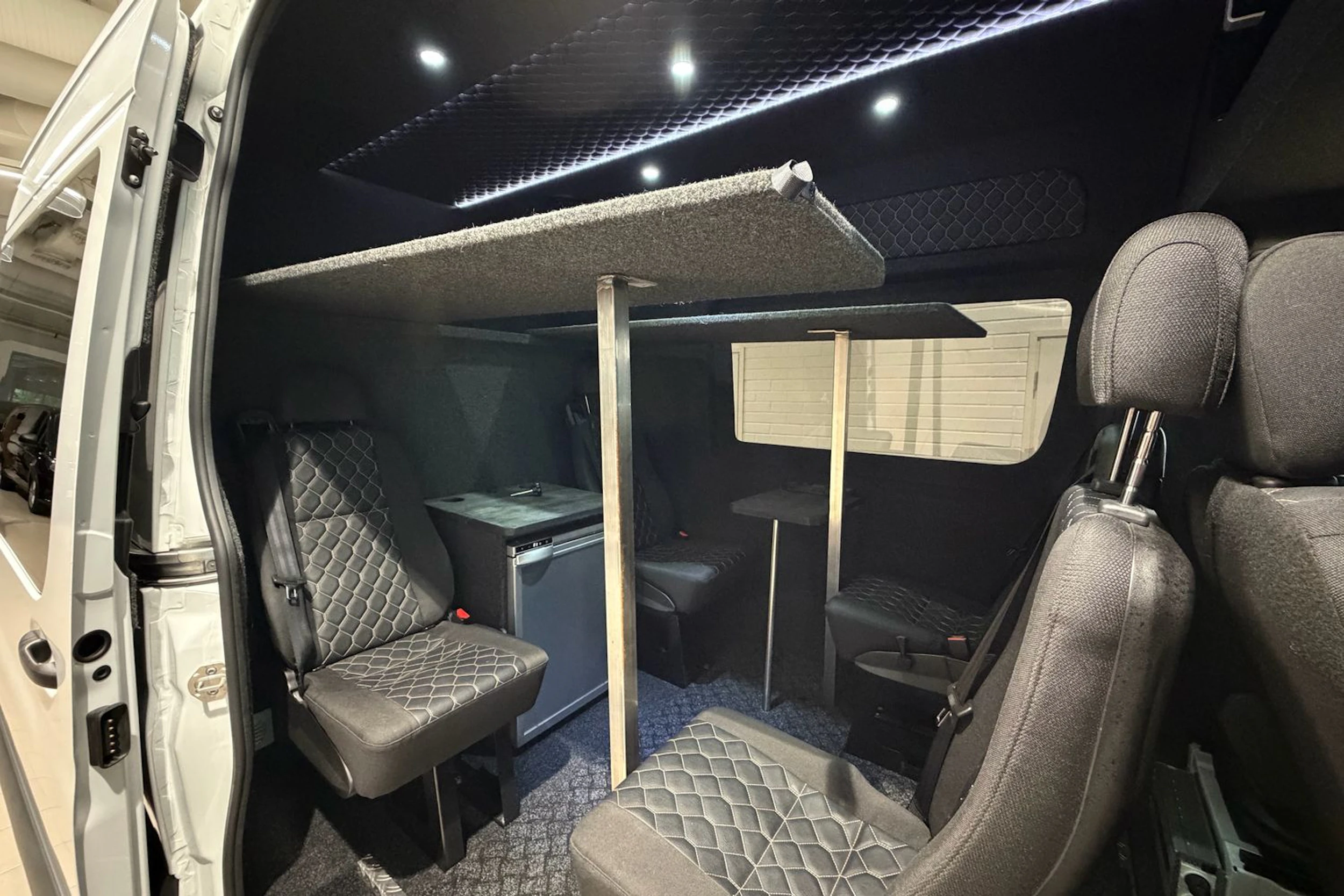 valkoinen Mercedes-Benz Sprinter 2020 kuva 34.