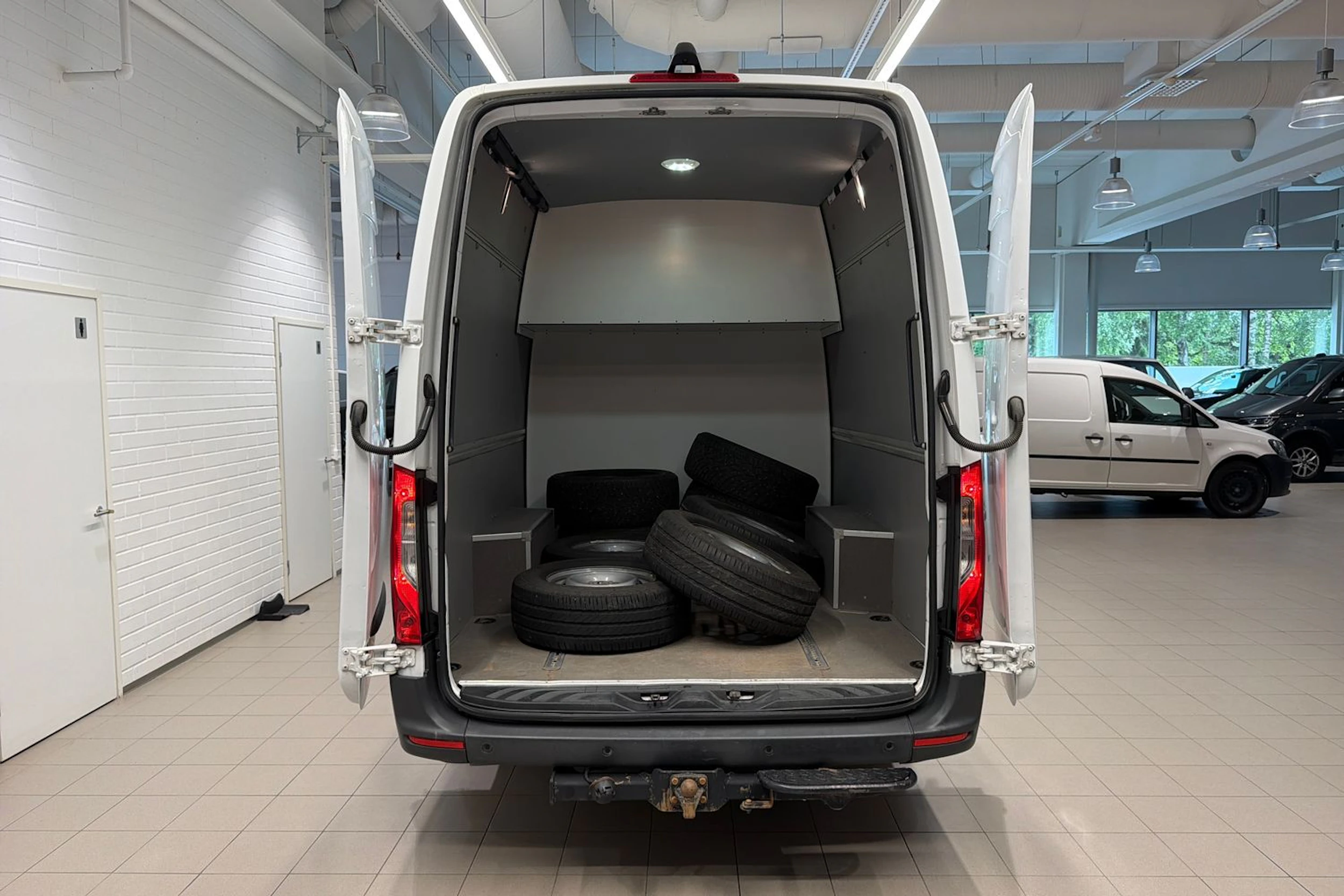 valkoinen Mercedes-Benz Sprinter 2020 kuva 35.