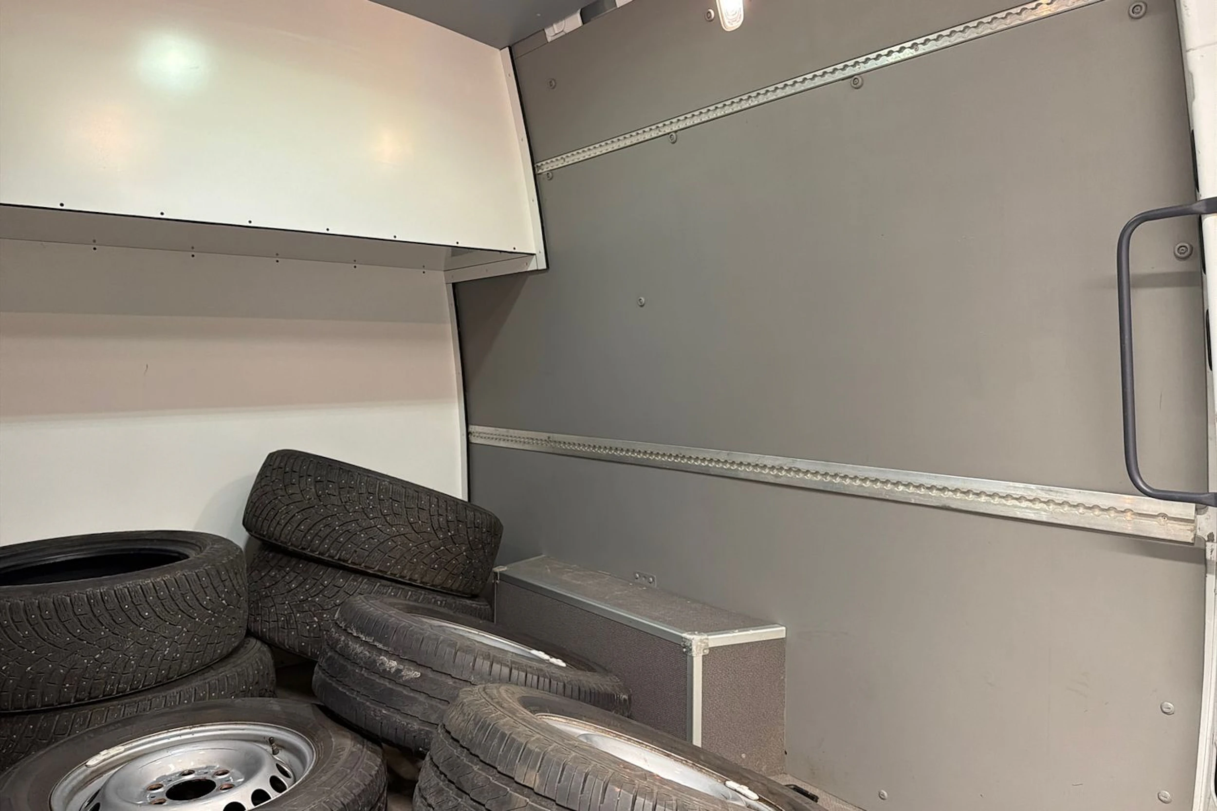 valkoinen Mercedes-Benz Sprinter 2020 kuva 37.