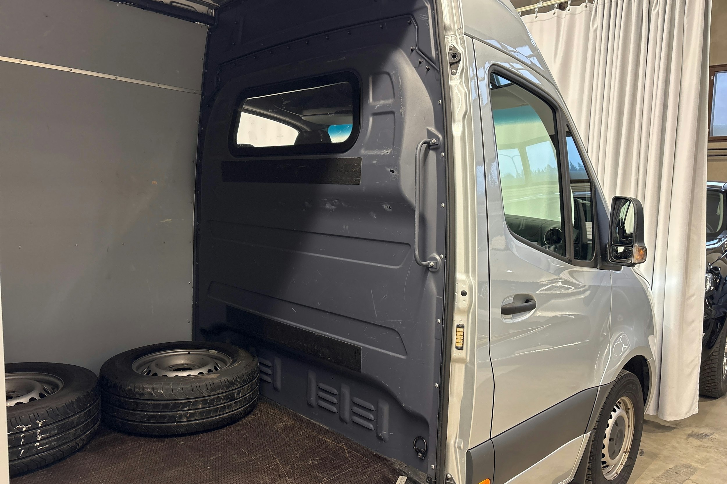 harmaa Mercedes-Benz Sprinter 2020 kuva 15.