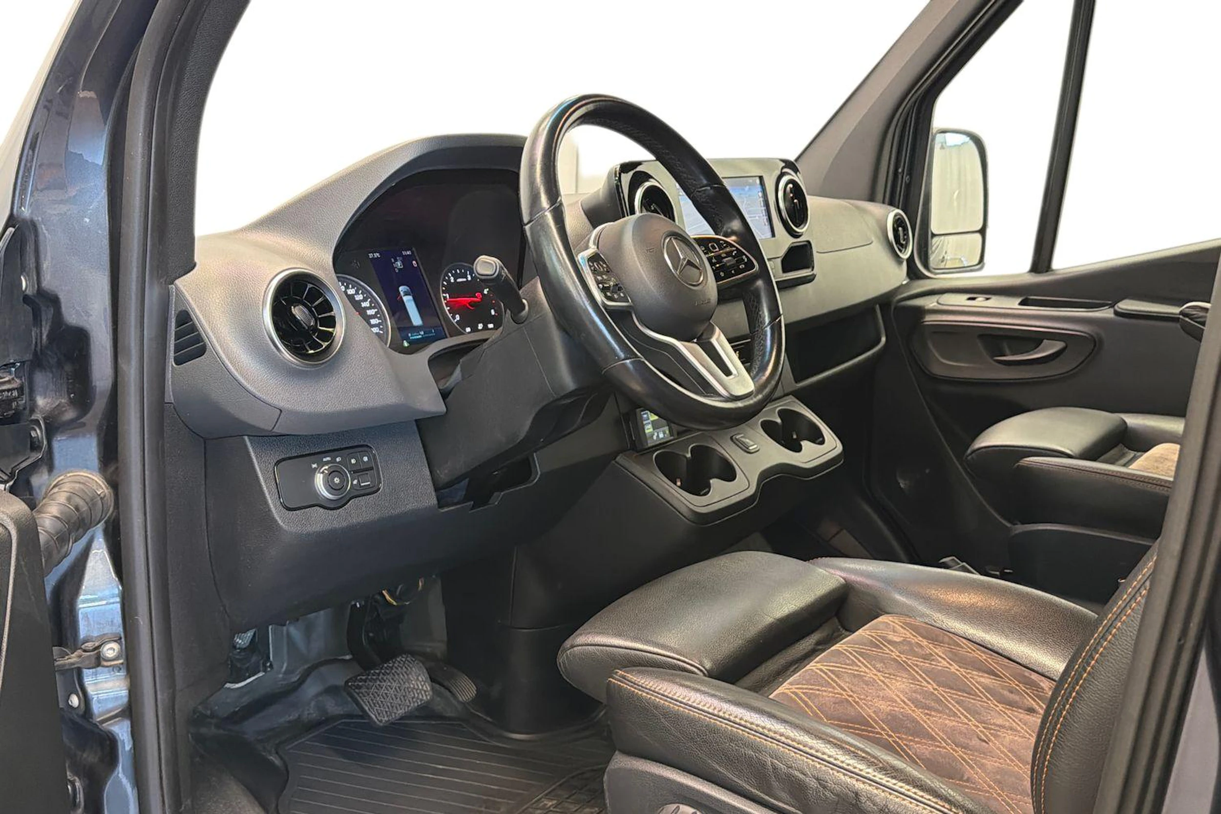 harmaa Mercedes-Benz Sprinter 2020 kuva 8.