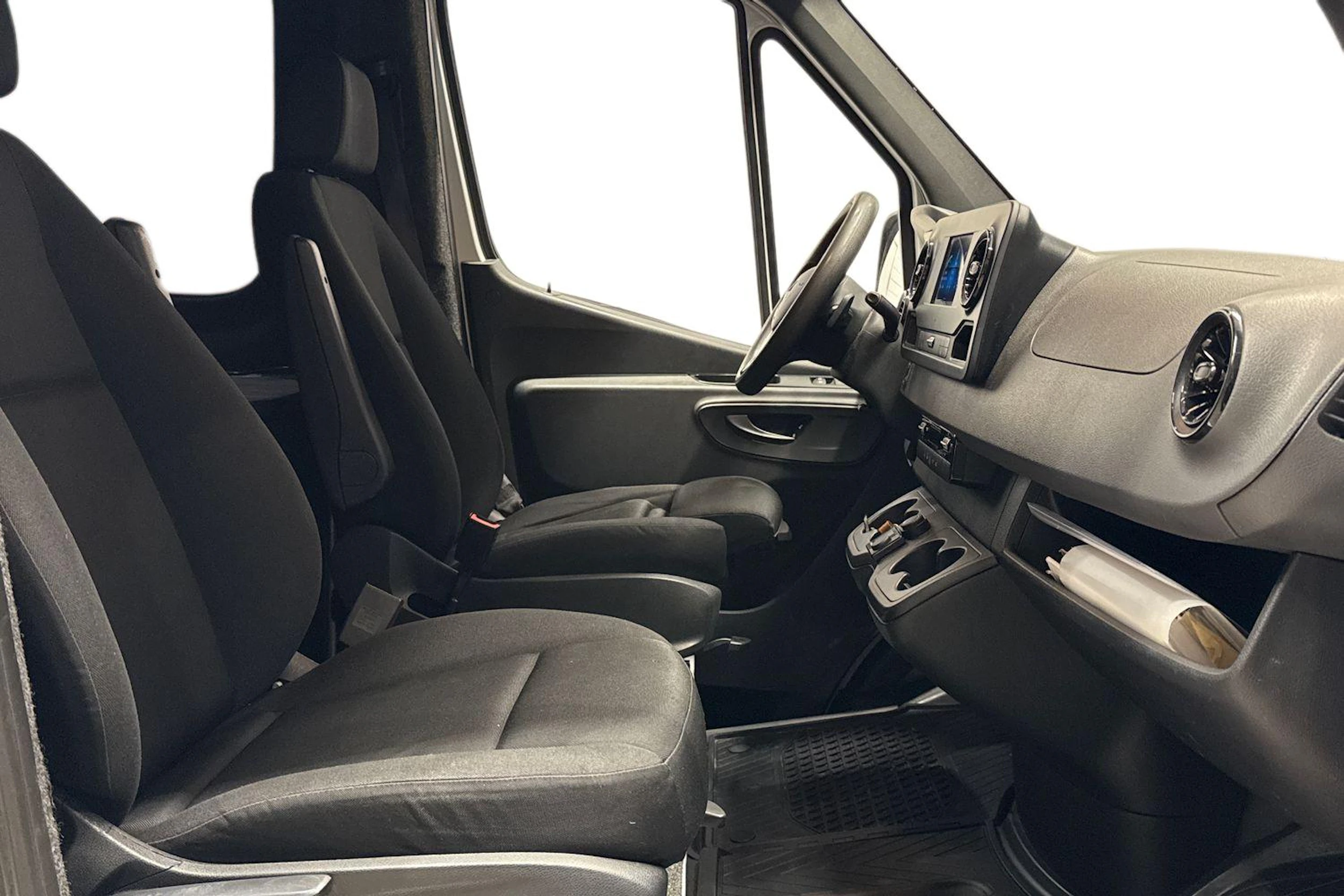 valkoinen Mercedes-Benz Sprinter 2020 kuva 11.