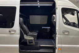 valkoinen Mercedes-Benz Sprinter 2020 kuva 13.