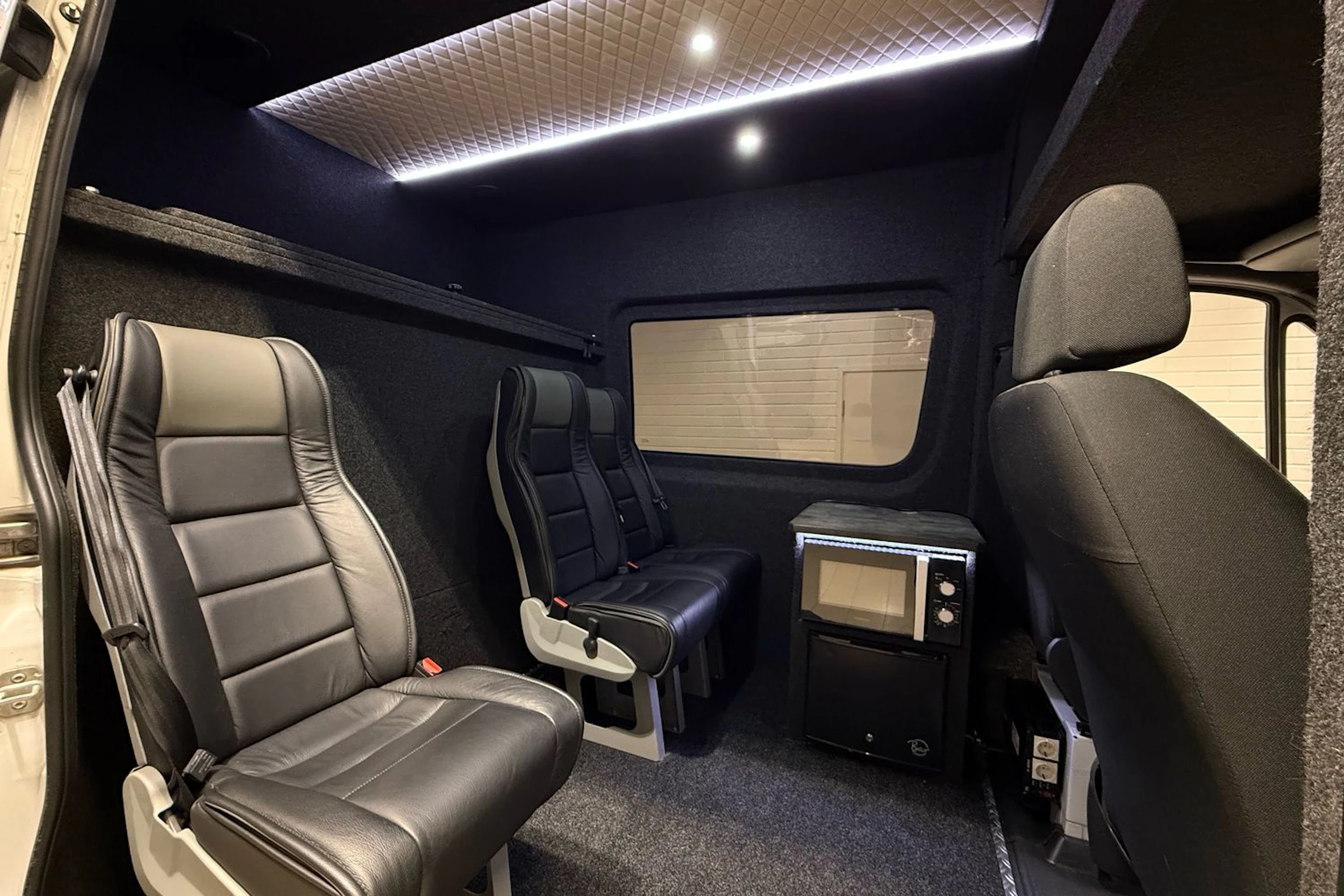 valkoinen Mercedes-Benz Sprinter 2020 kuva 15.
