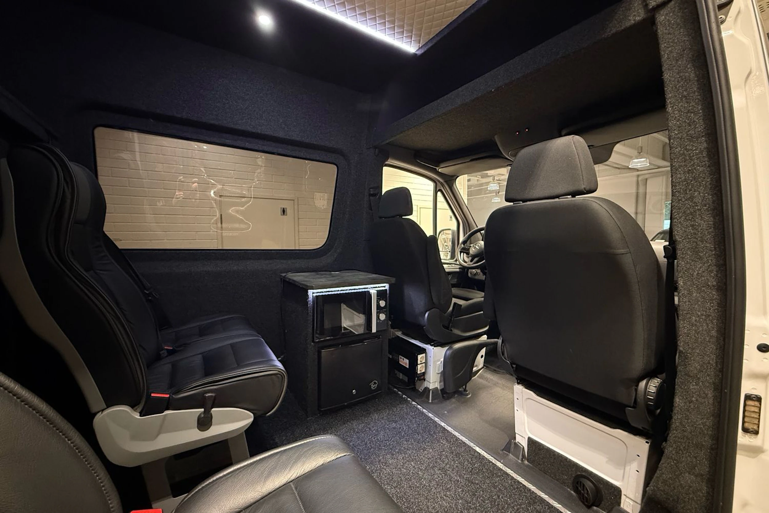 valkoinen Mercedes-Benz Sprinter 2020 kuva 16.