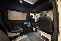 valkoinen Mercedes-Benz Sprinter 2020 kuva 16.