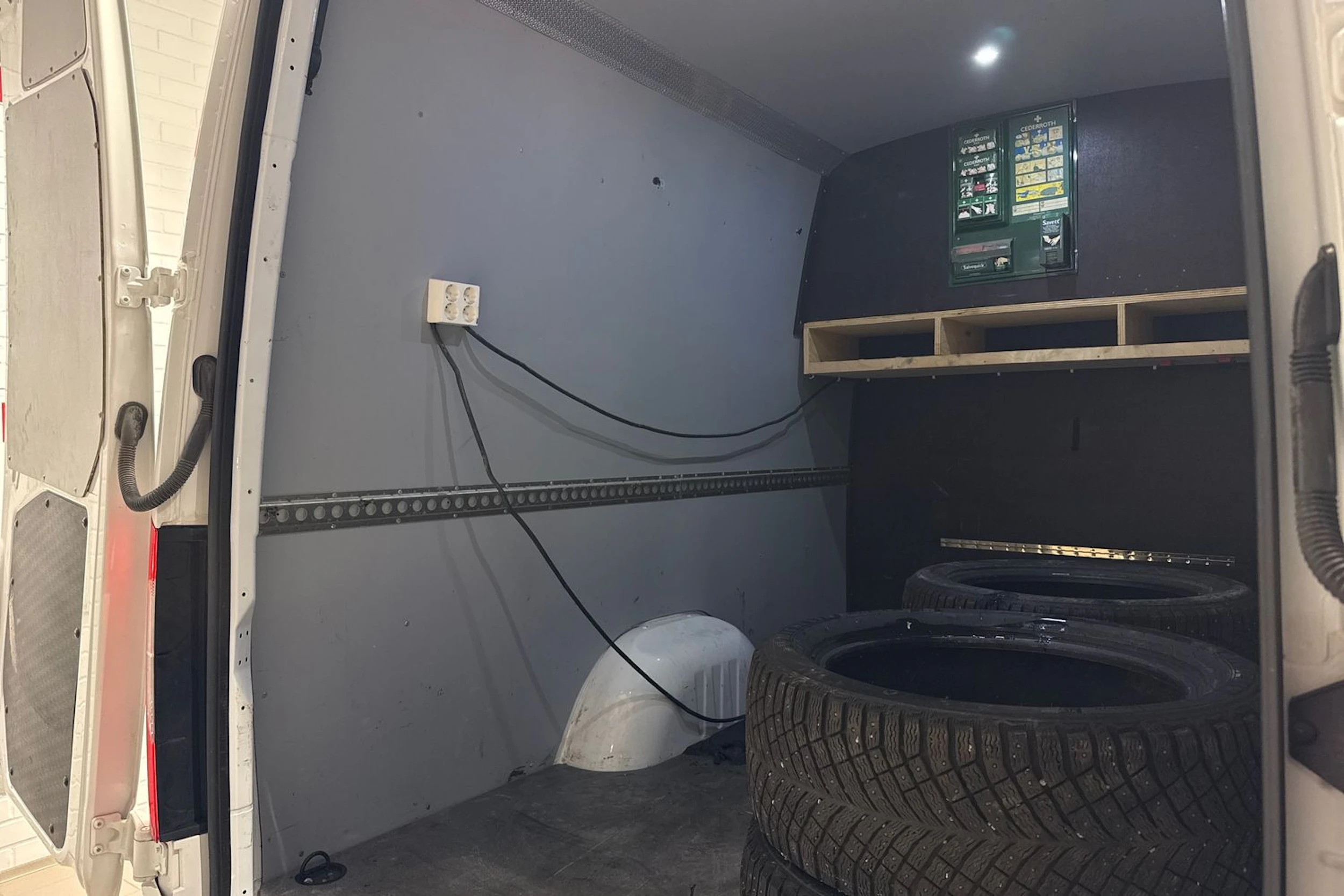 valkoinen Mercedes-Benz Sprinter 2020 kuva 19.