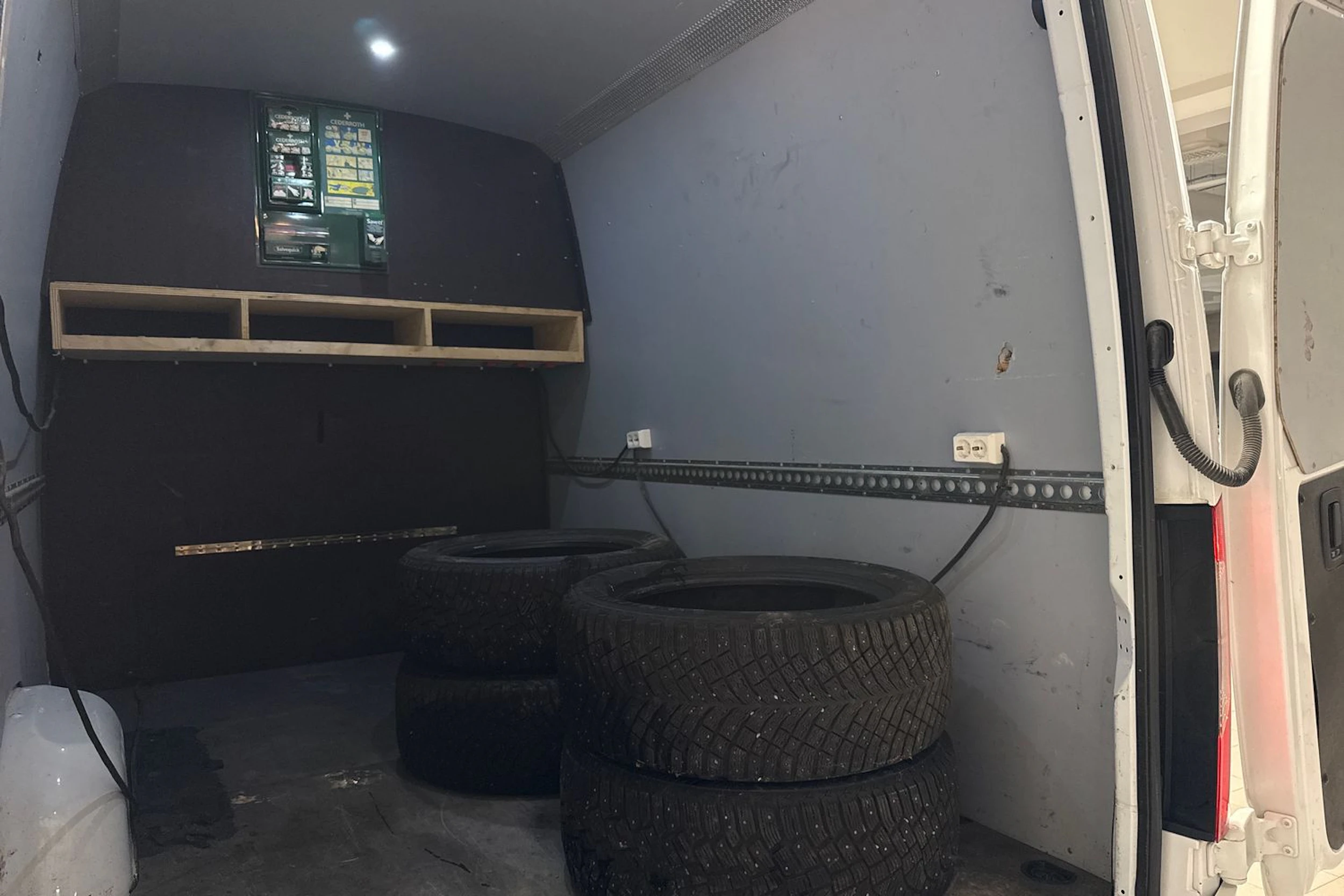 valkoinen Mercedes-Benz Sprinter 2020 kuva 20.